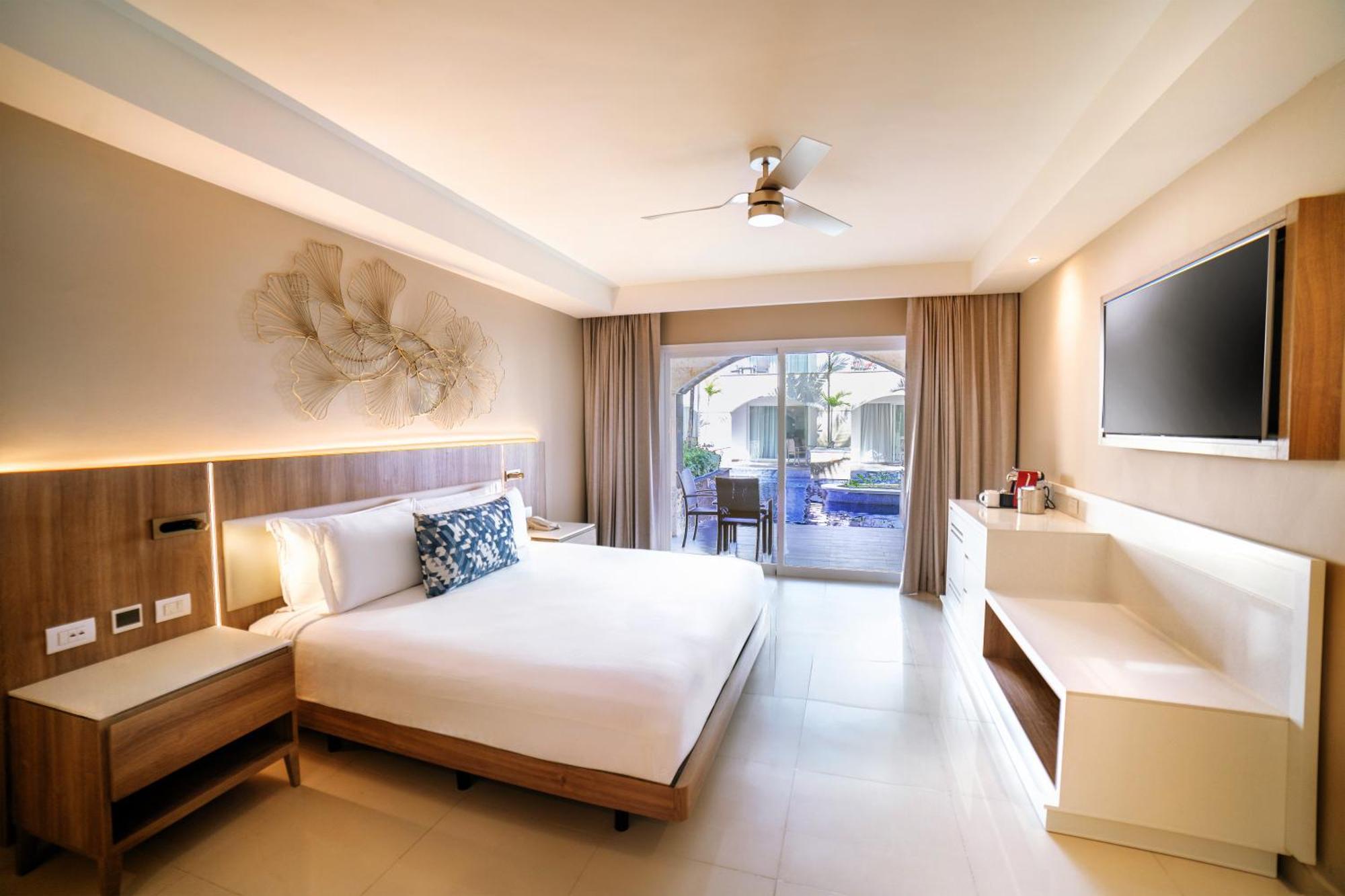 Luxury Presidential Jacuzzi Swim Out Two Bedroom Suite Diamond Club