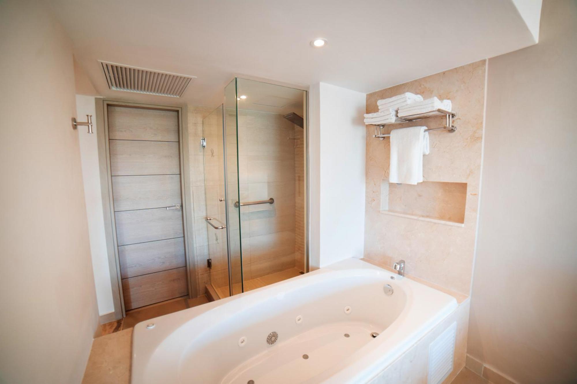 Luxury Chairman Two Bedroom Suite Ocean Front Diamond Club
