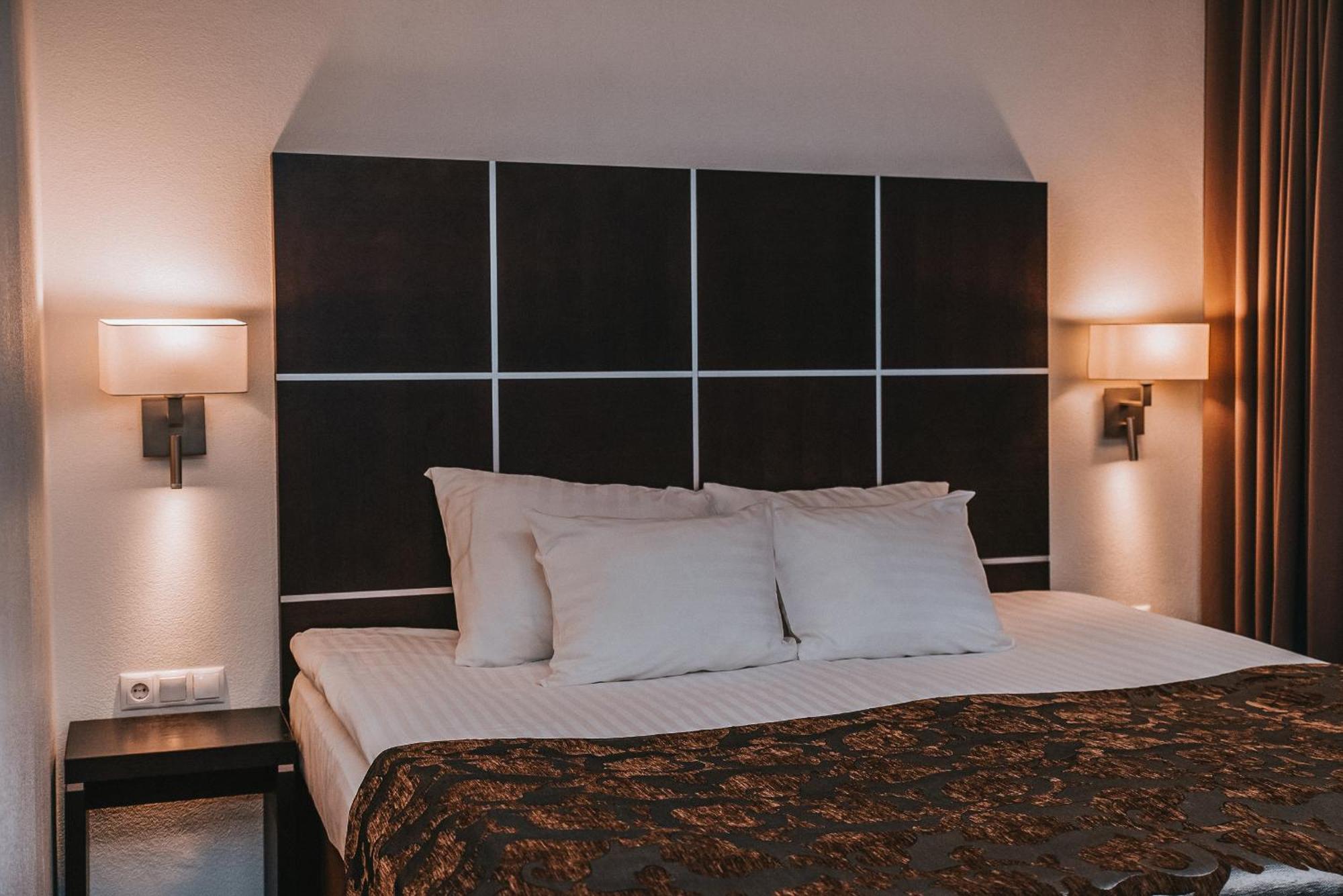 One-Bedroom Suite Balcony City VIew