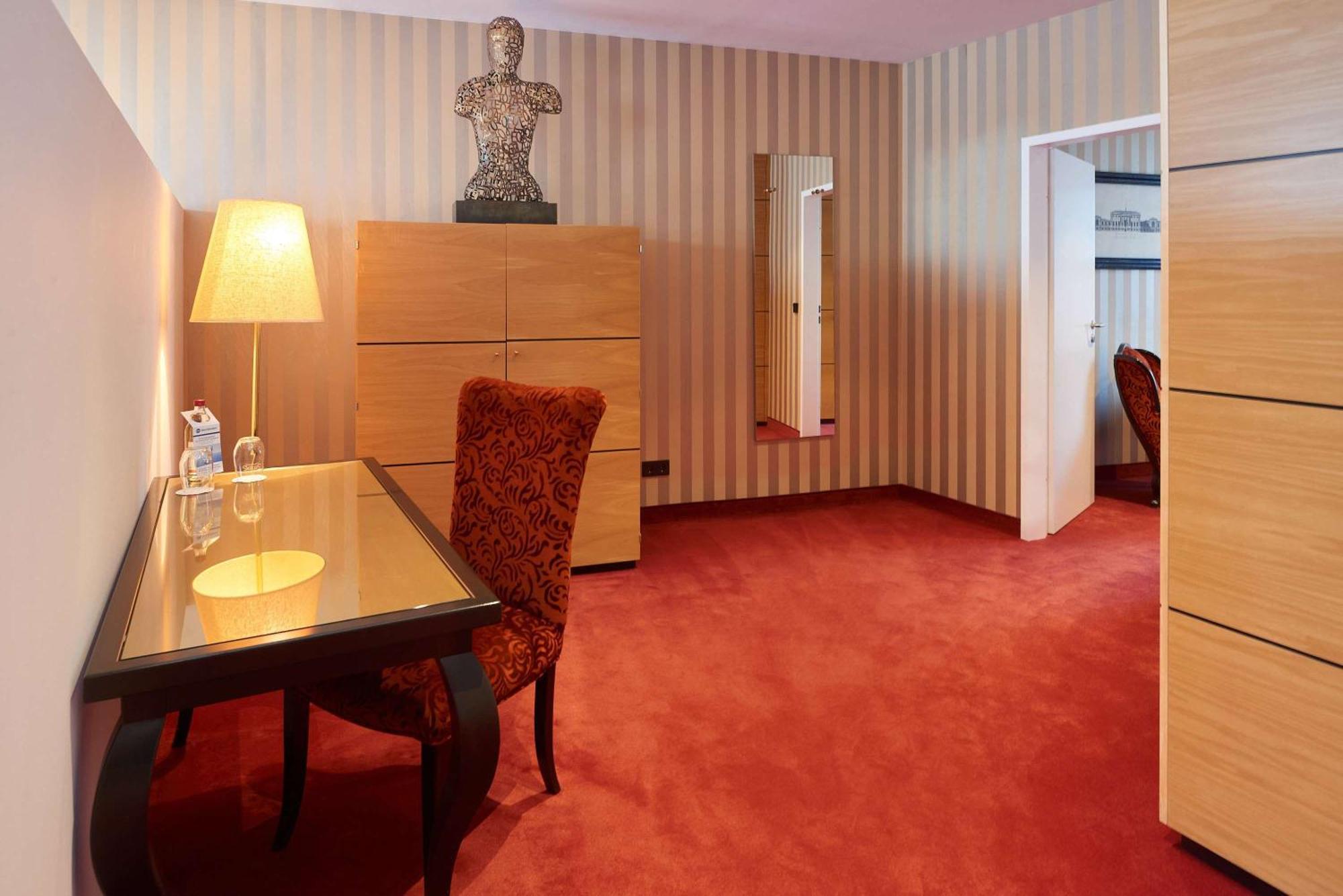 Suite with Balcony - Non-Smoking