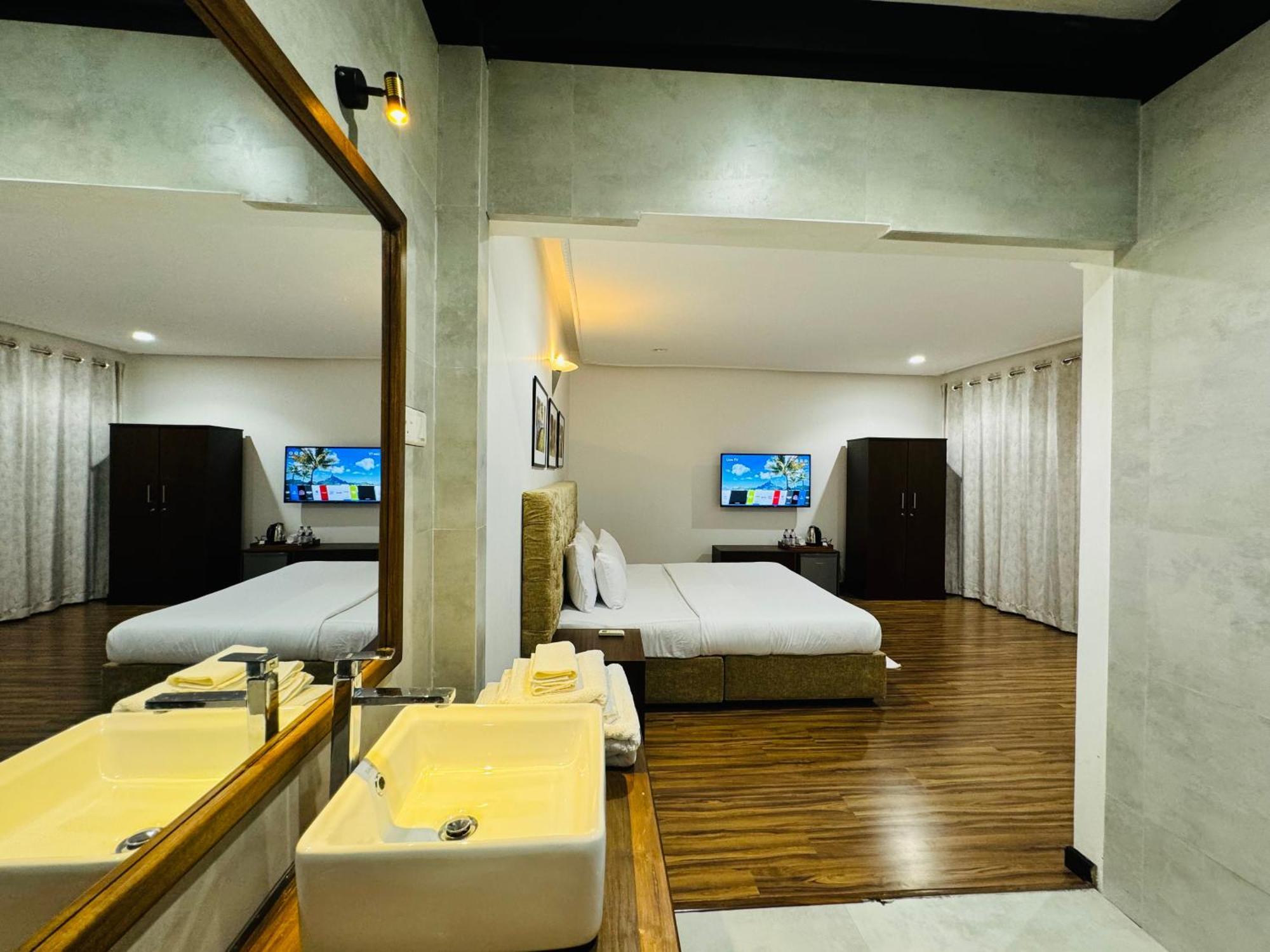 Deluxe King Room,1643282409:JPEG