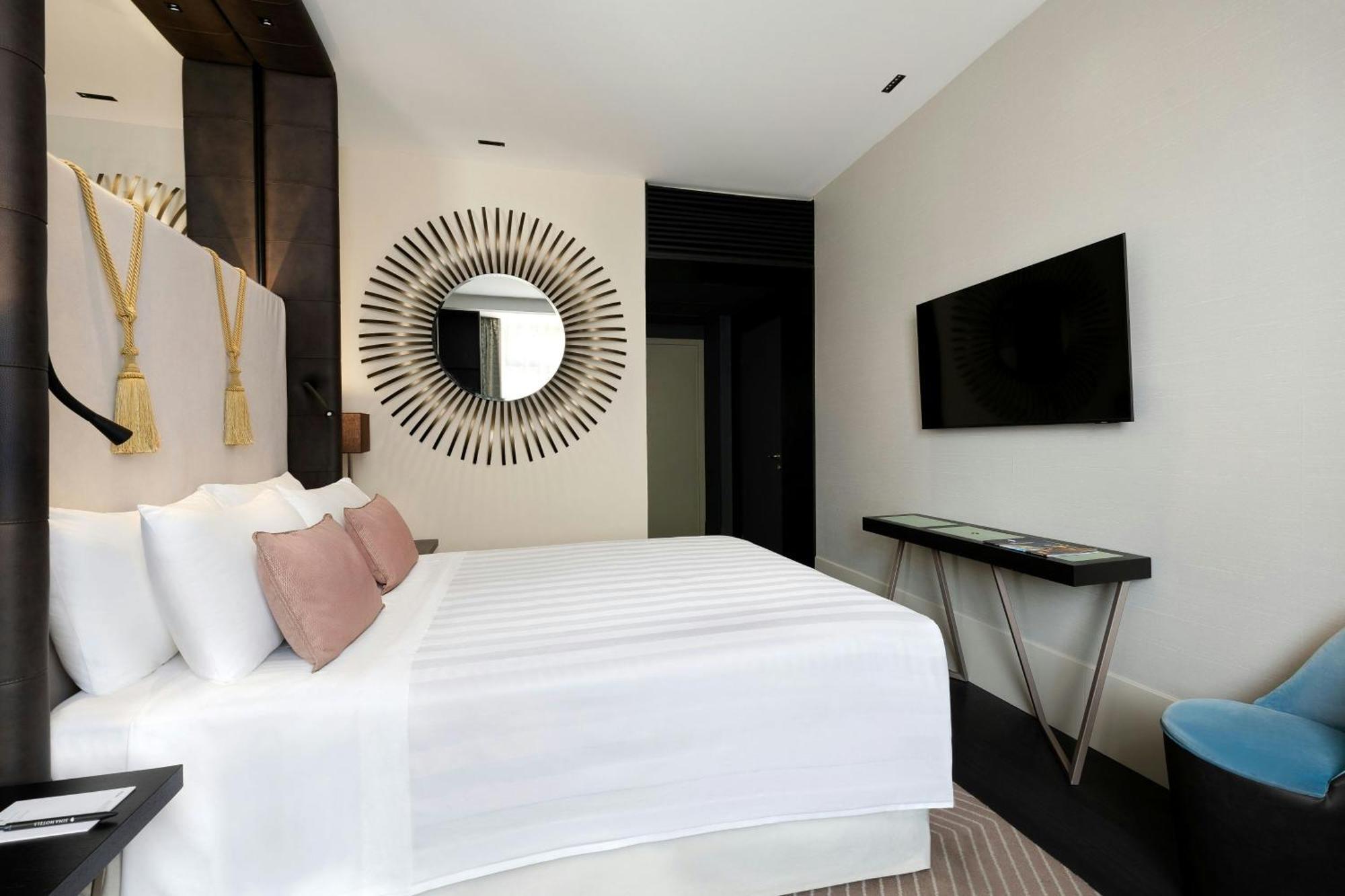Superior King Room with Urban View