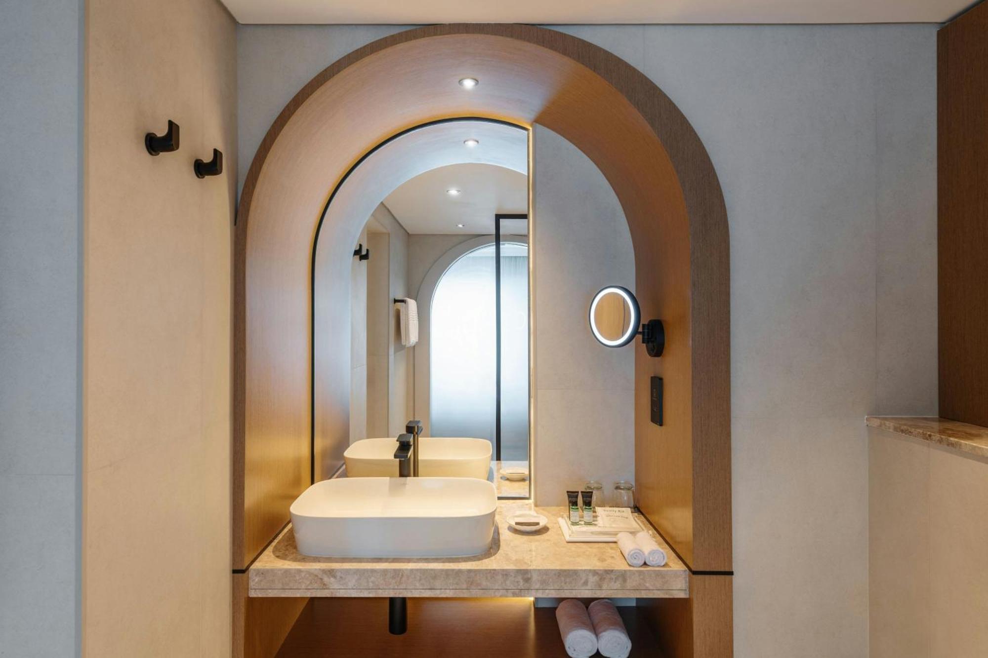 Premium King Suite JBR View Club Lounge Access