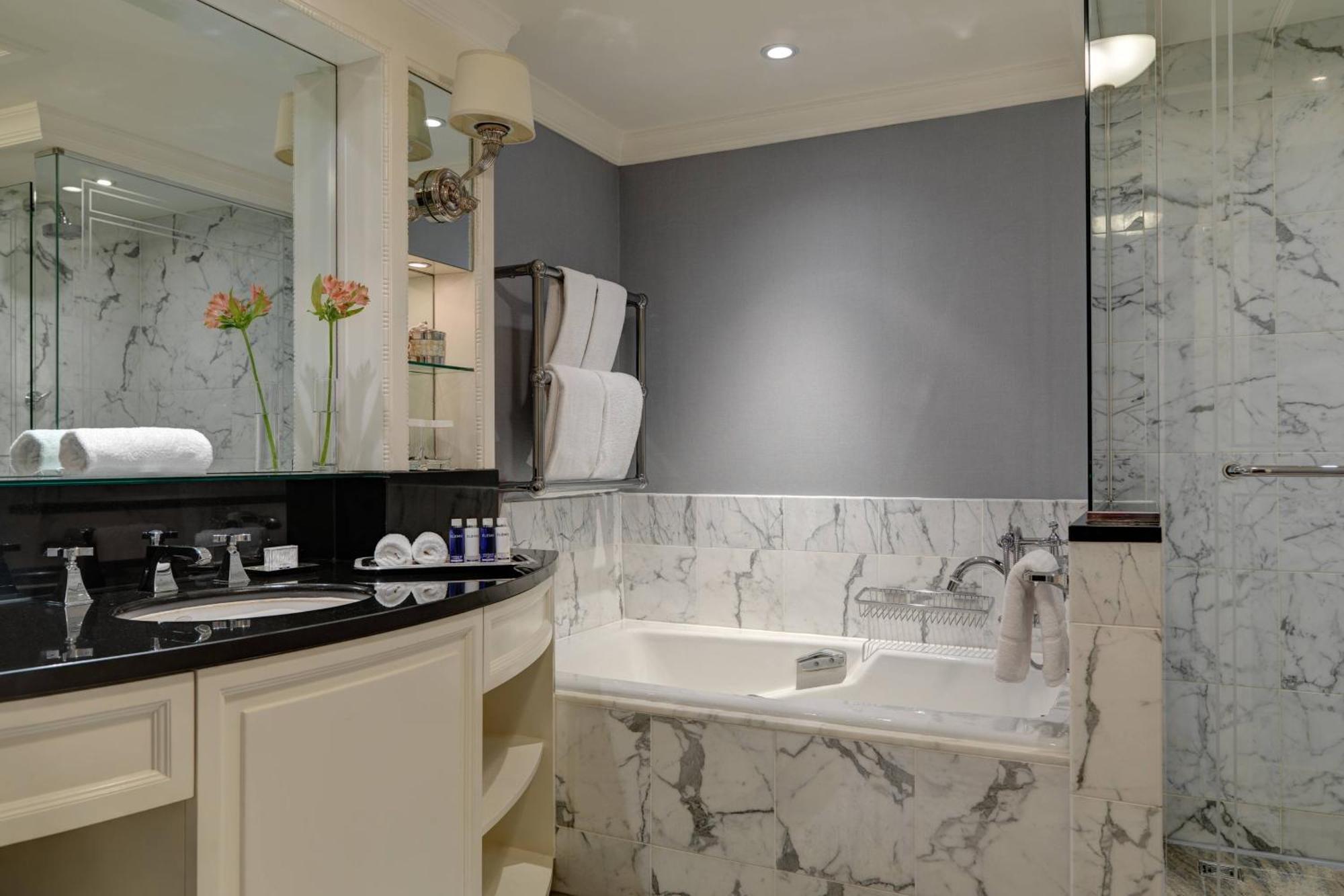 Premium Large King Room,1643144309:JPEG