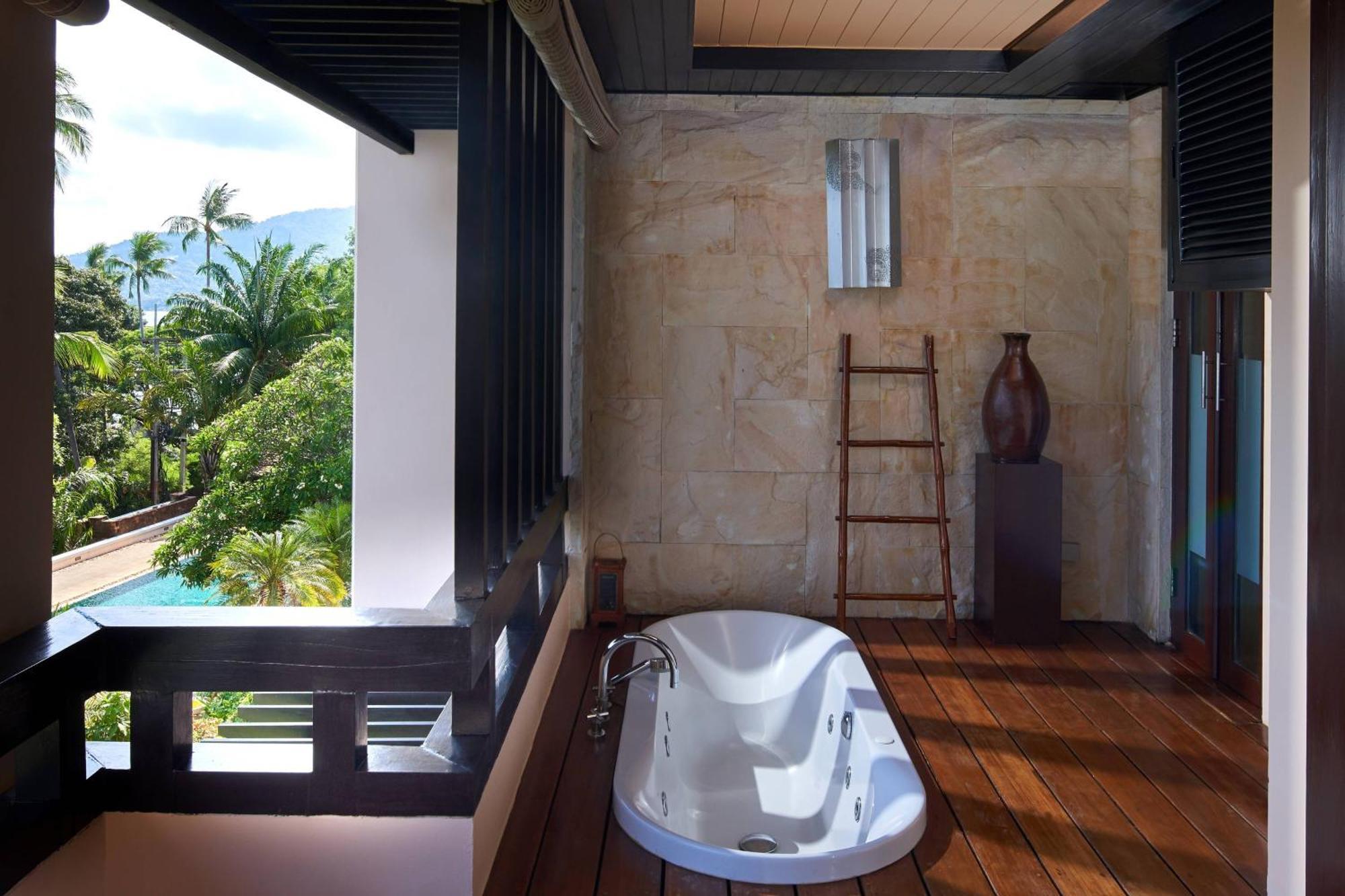 Deluxe Balcony, Guest room, 1 King Bed