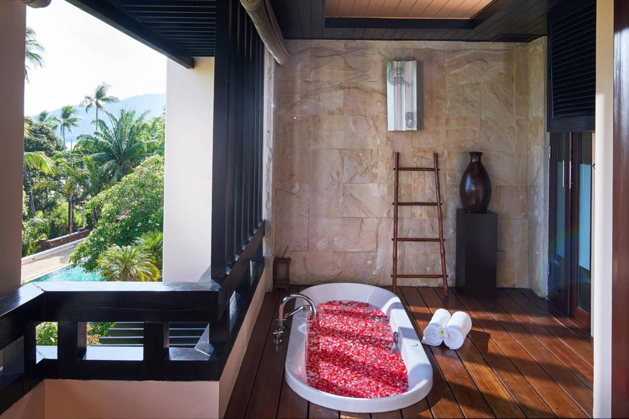 Deluxe Terrace Guest room 2 Twin or Single Beds Whirlpool