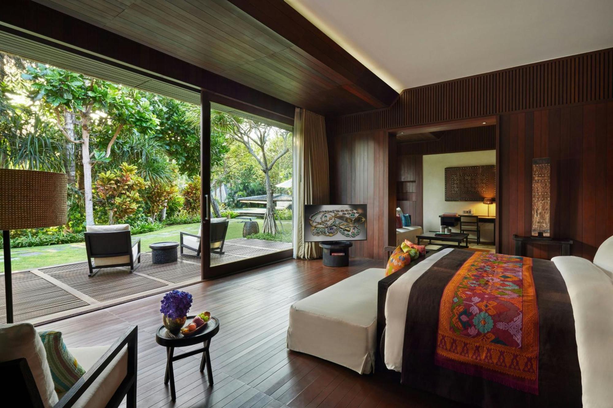 Five-Bedroom Mansion Private Pools