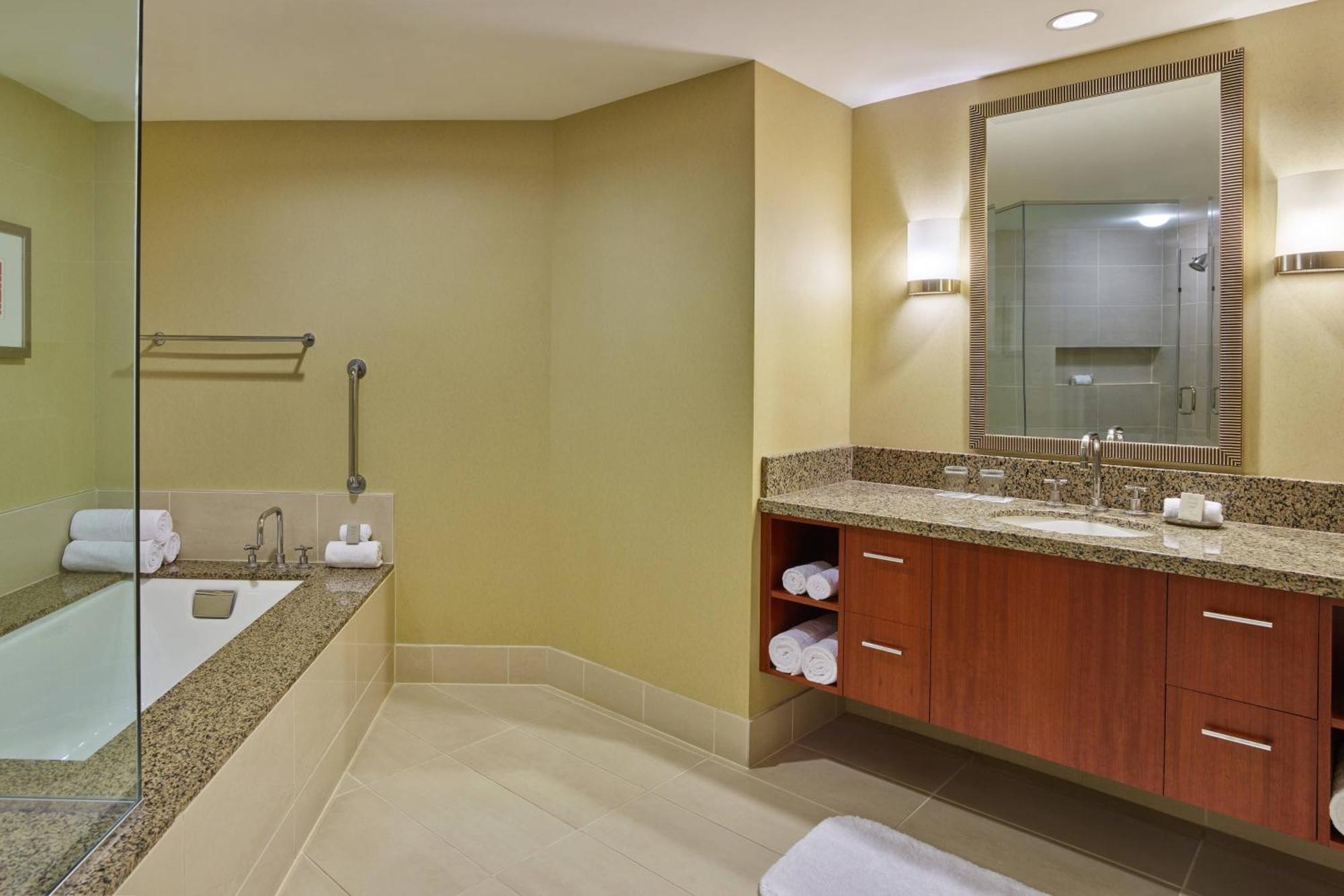 Deluxe, 1 Bedroom Suite, 1 King, Las Vegas Strip view