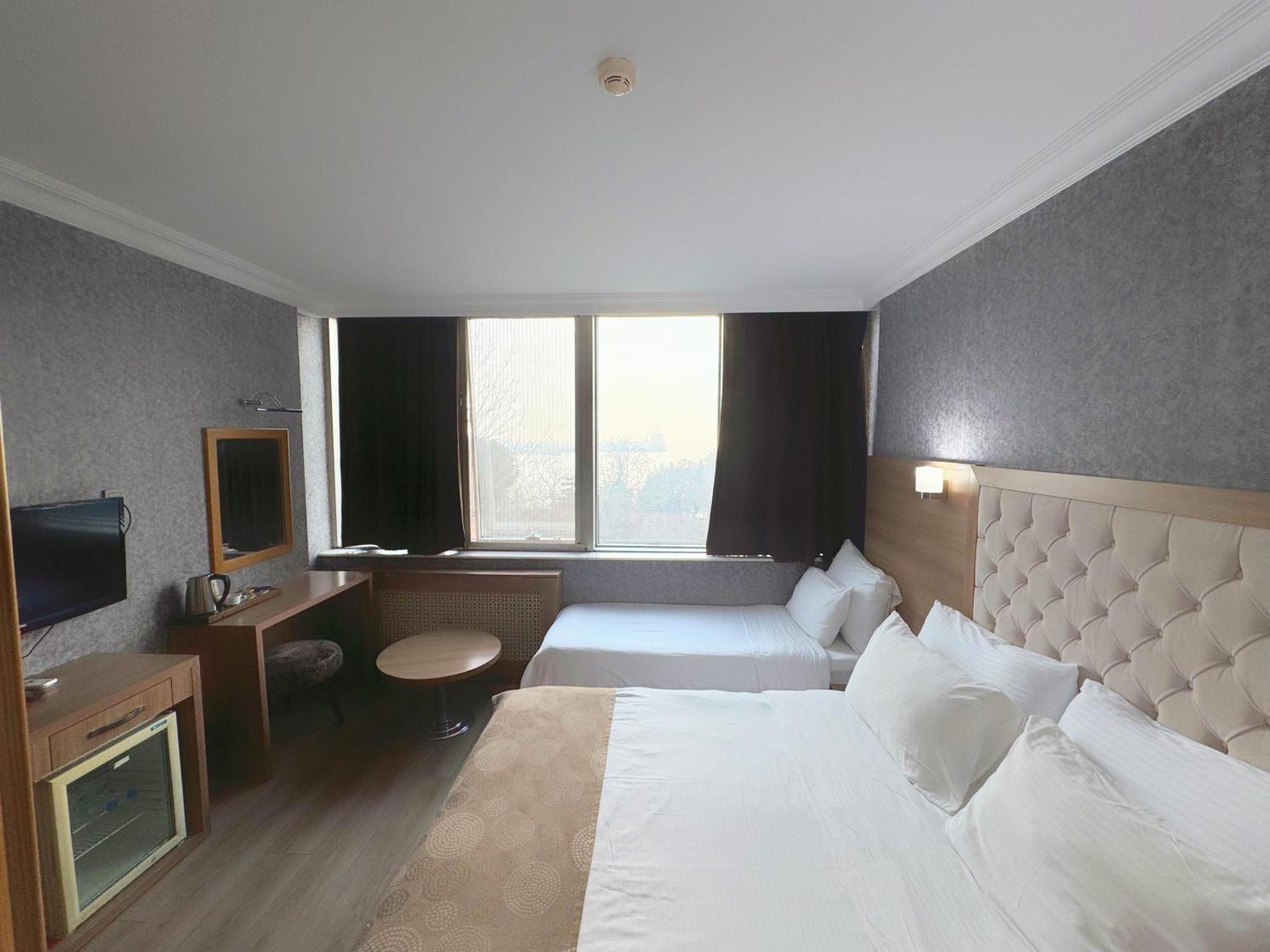 Triple Room,1643172384:JPEG