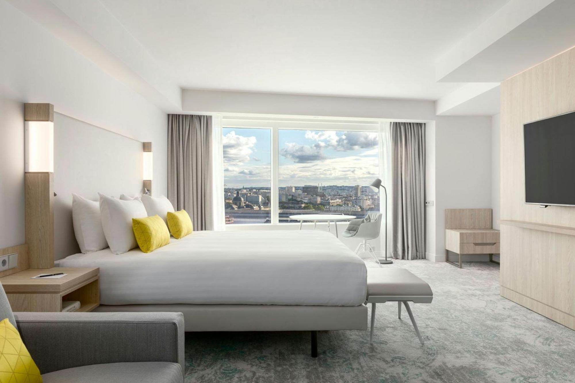 Family Room Sacre Coeur View