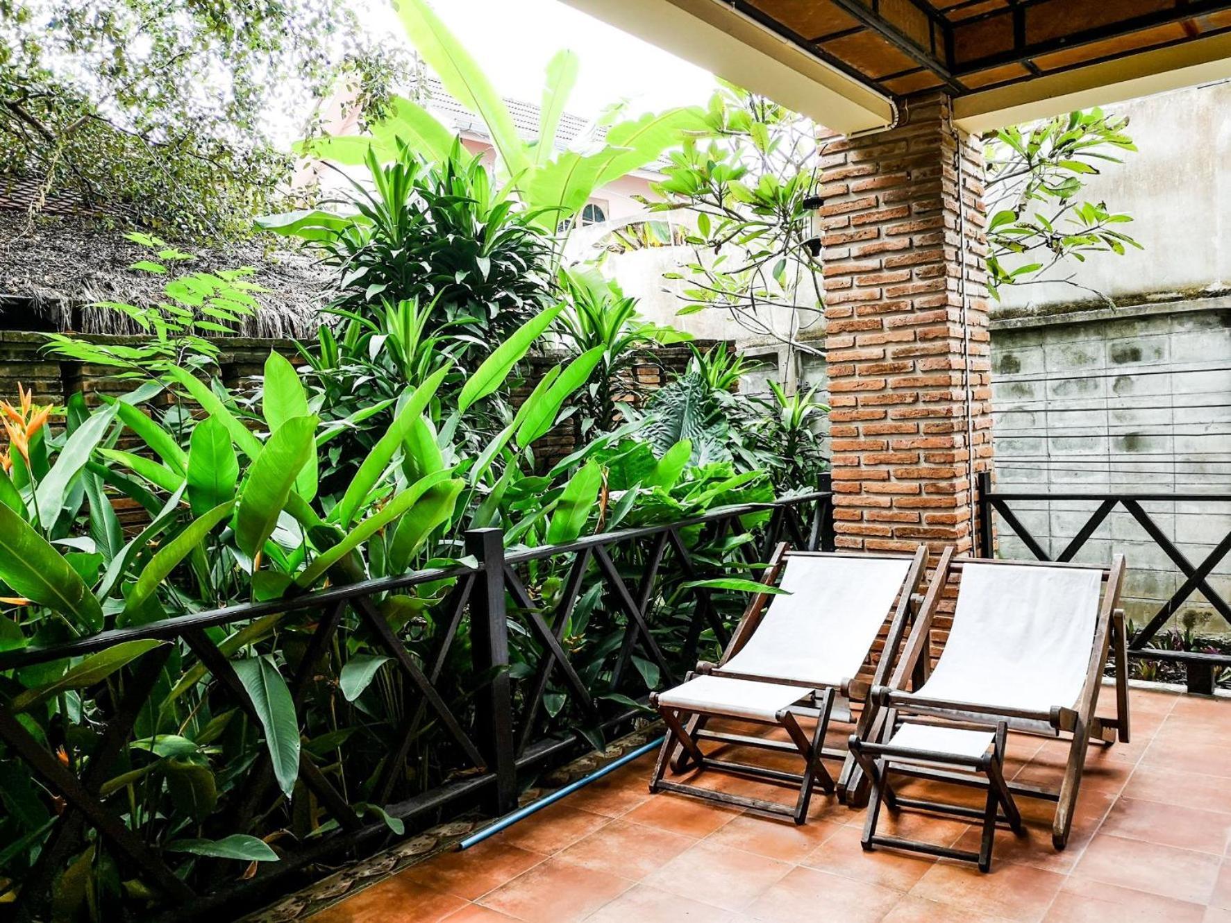 Bungalow Garden View