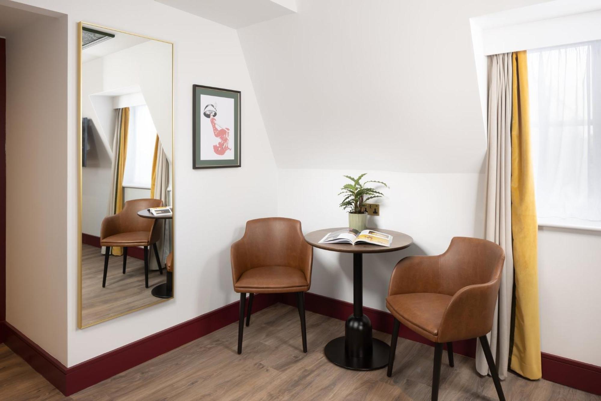 Grand Double Room Two Double Beds Welbeck Street View