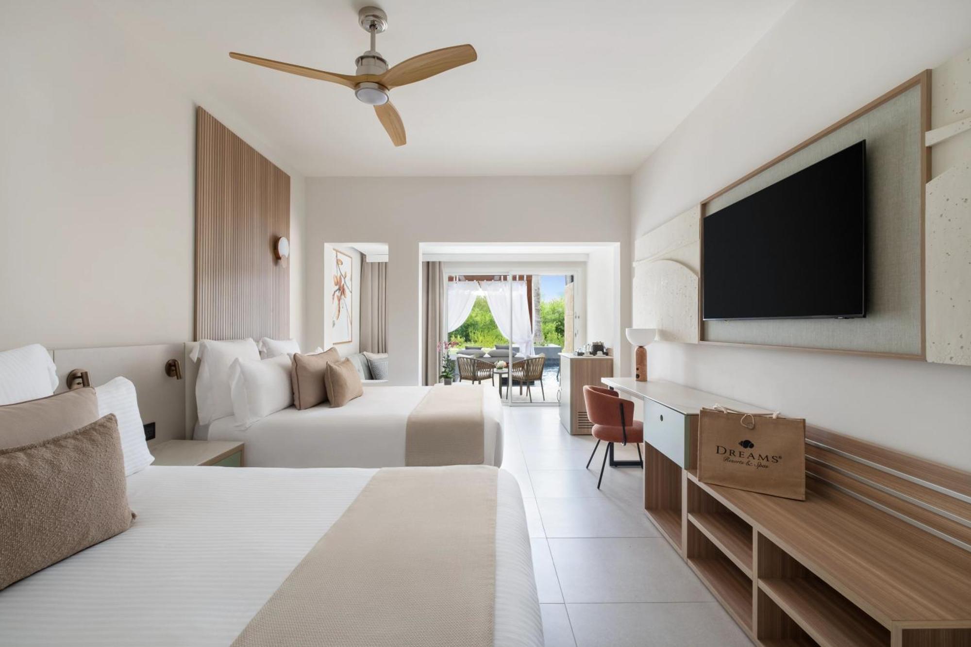 Preferred Club Junior Suite Swim Out Double