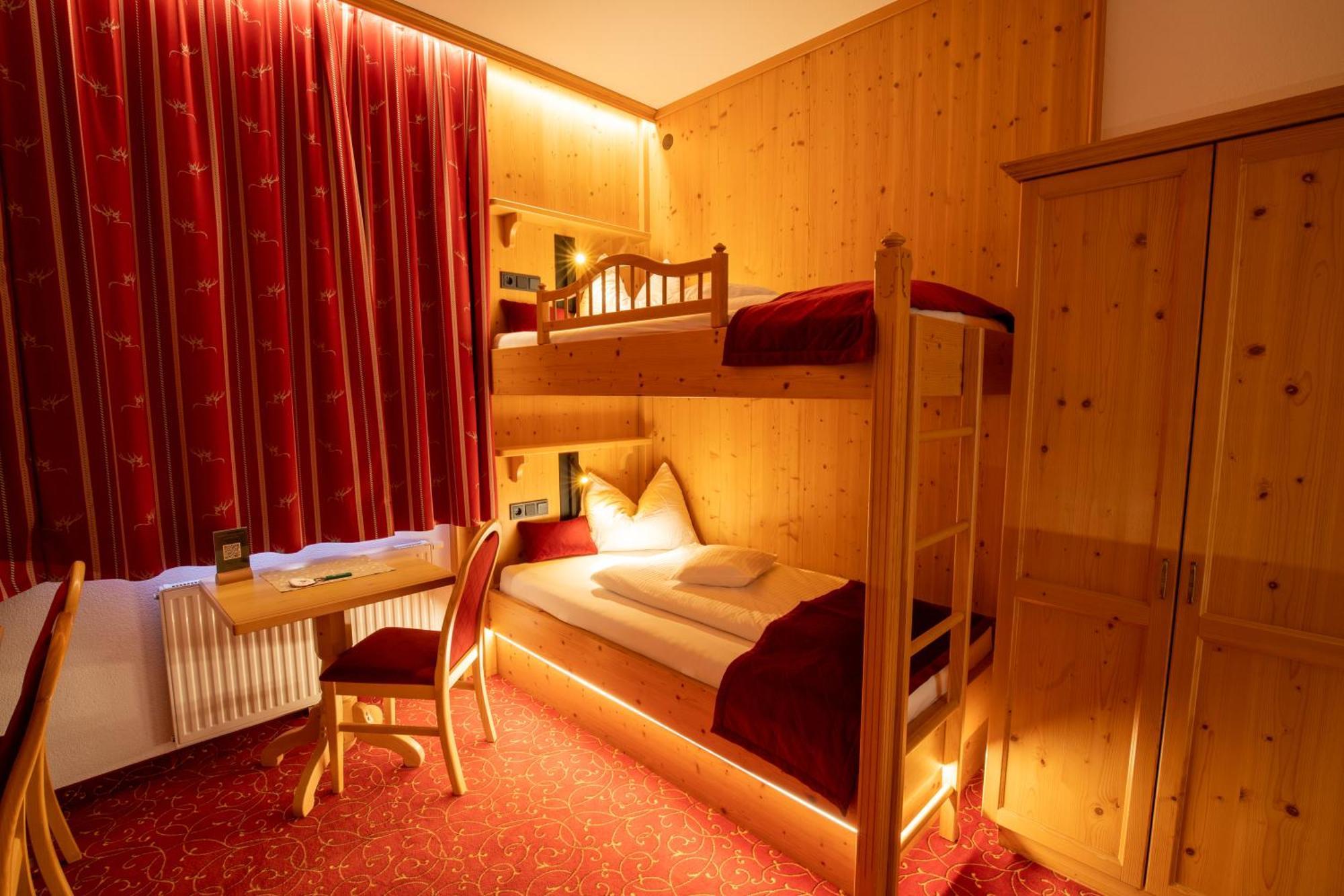 Small Twin Room,1644429300:JPEG