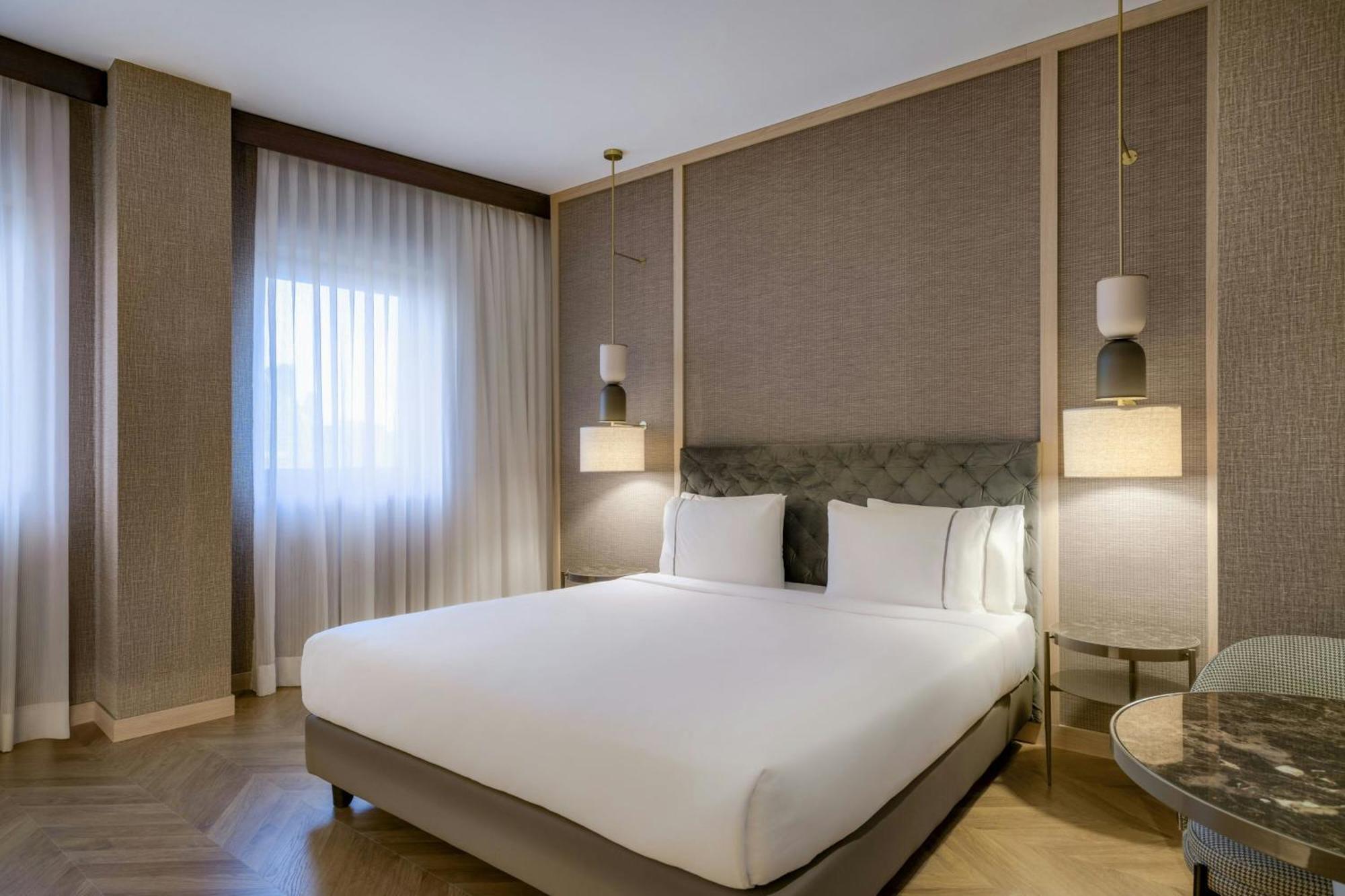 Standard King Room Skyline View