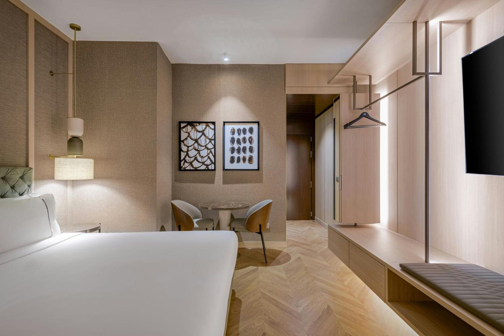 Standard King Room Skyline View