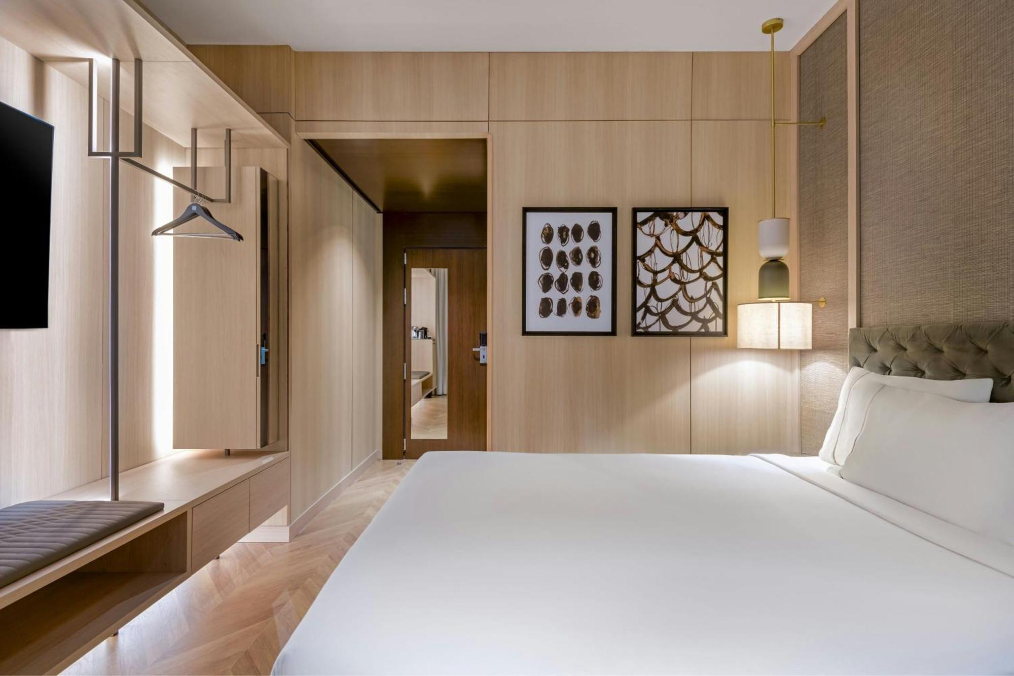 Standard Queen Room