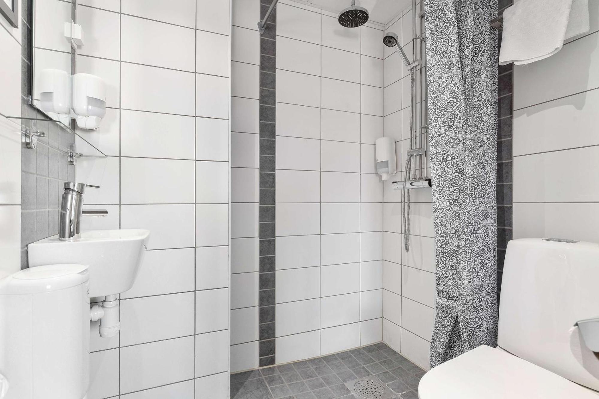 Tvåbäddsrum Standard med 2 enkelsängar och 1 enkelsäng - Rökfritt