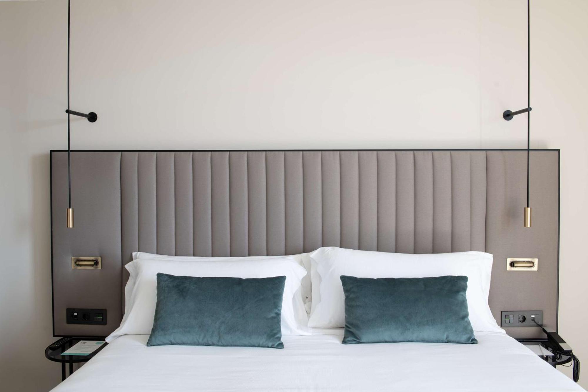 Deluxe Room,1645702882:JPEG