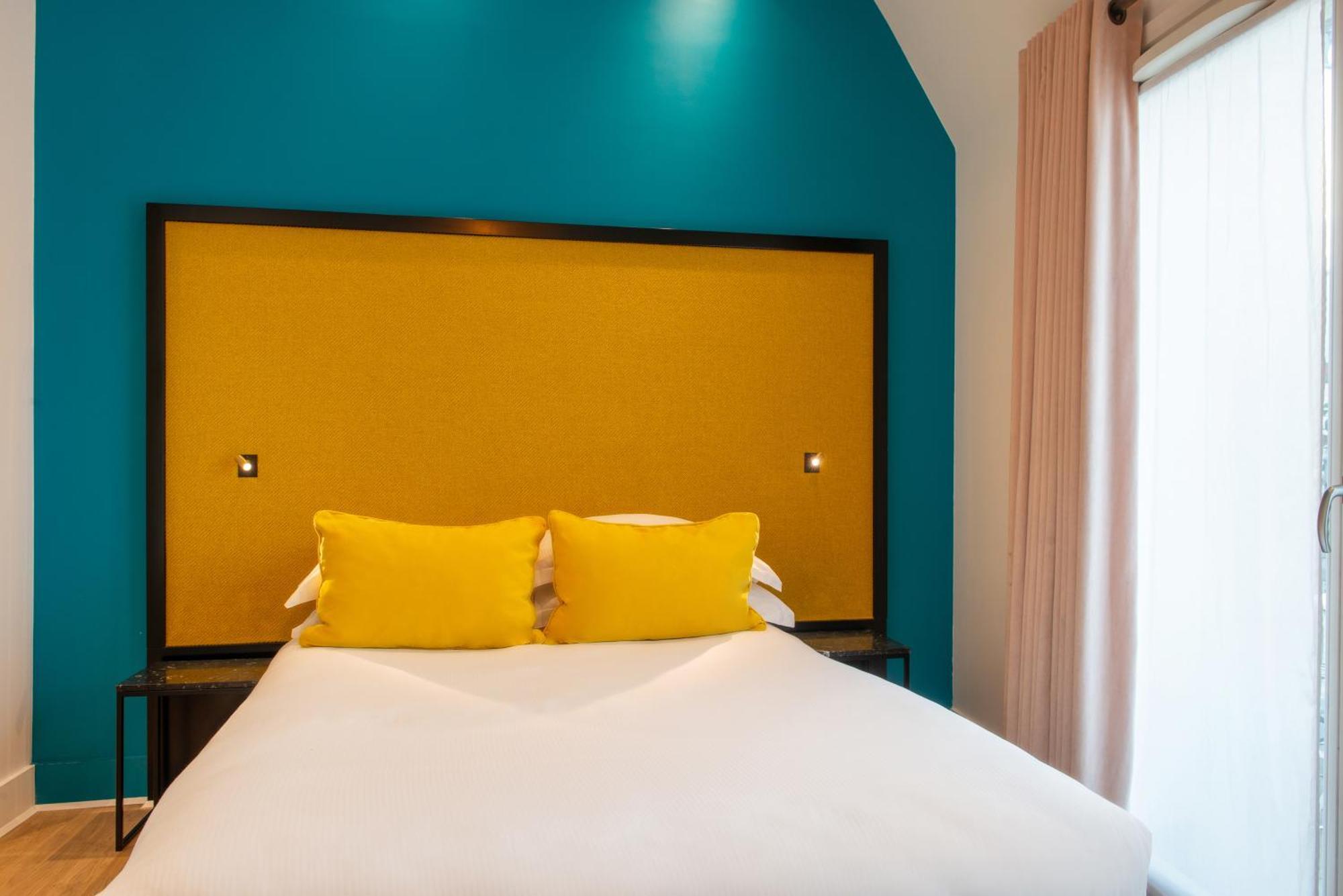 2 Adjacent Double Rooms Family Suite