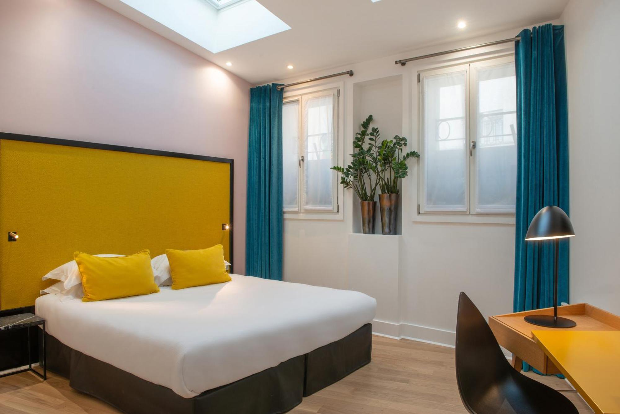 2 Adjacent Double Rooms Family Suite