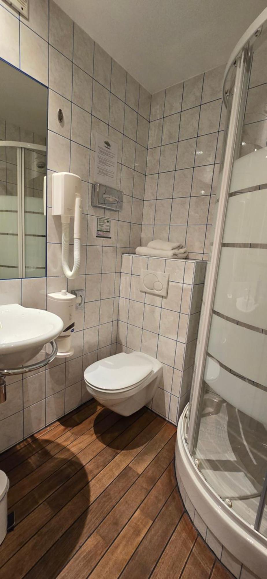 Enkeltrom Standard med dusj