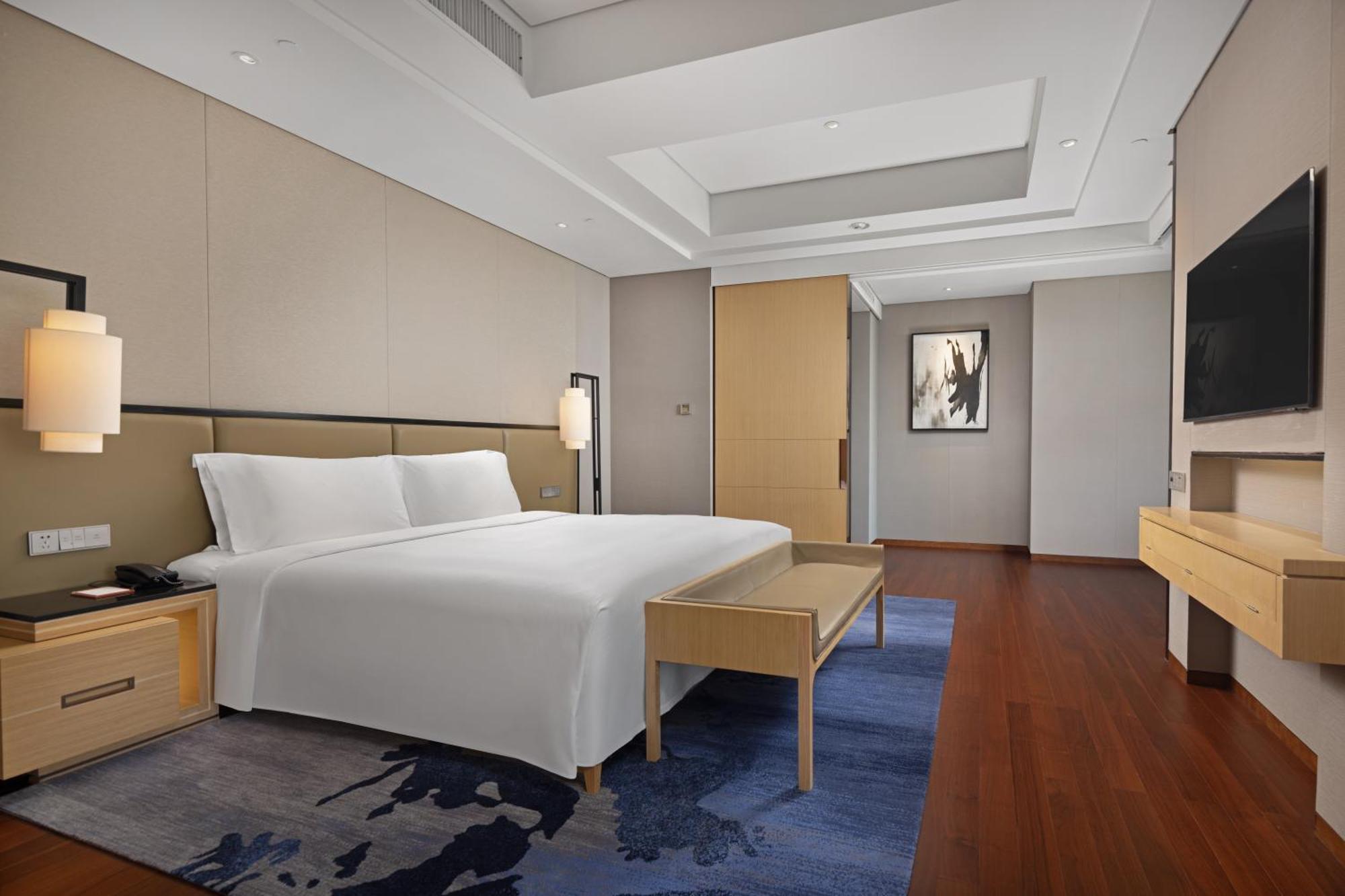 Premier Room King,1646352450:JPEG