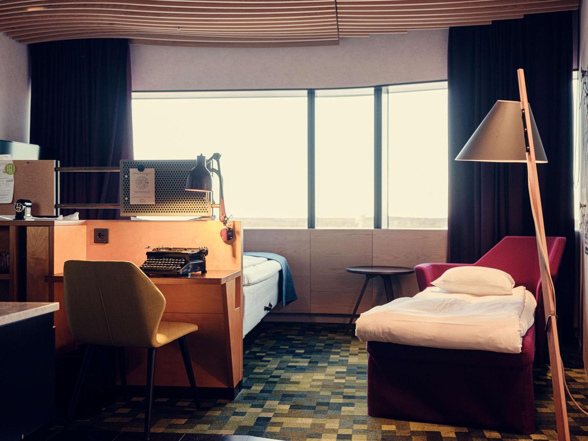 Deluxe Twin Room Chair Bed Non-Smoking