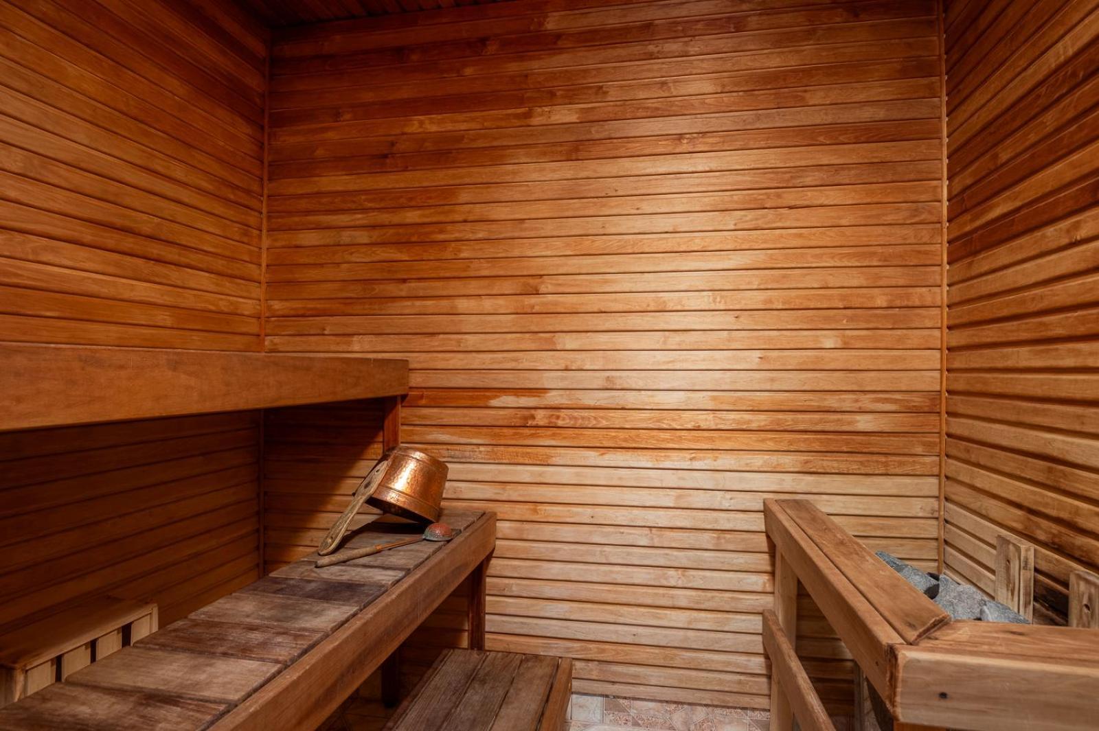 Deluxe Double Room Shower