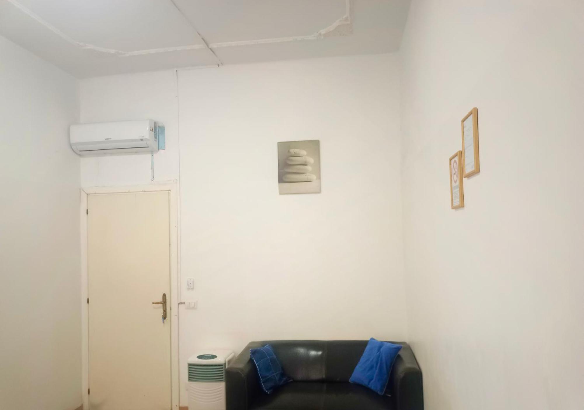 Tvåbäddsrum med gemensam toalett