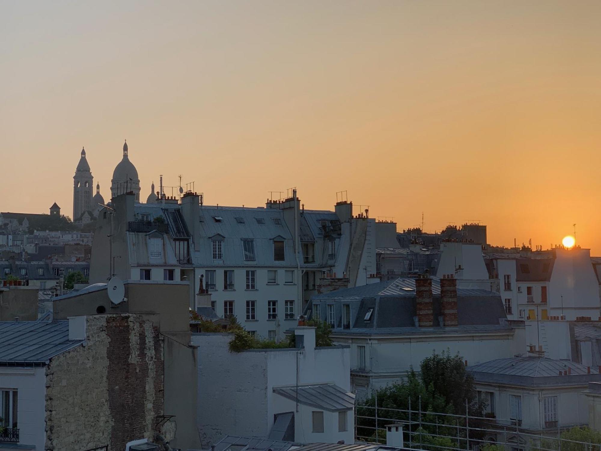 Room "Sous les Toits 18m² " Montmartre View
