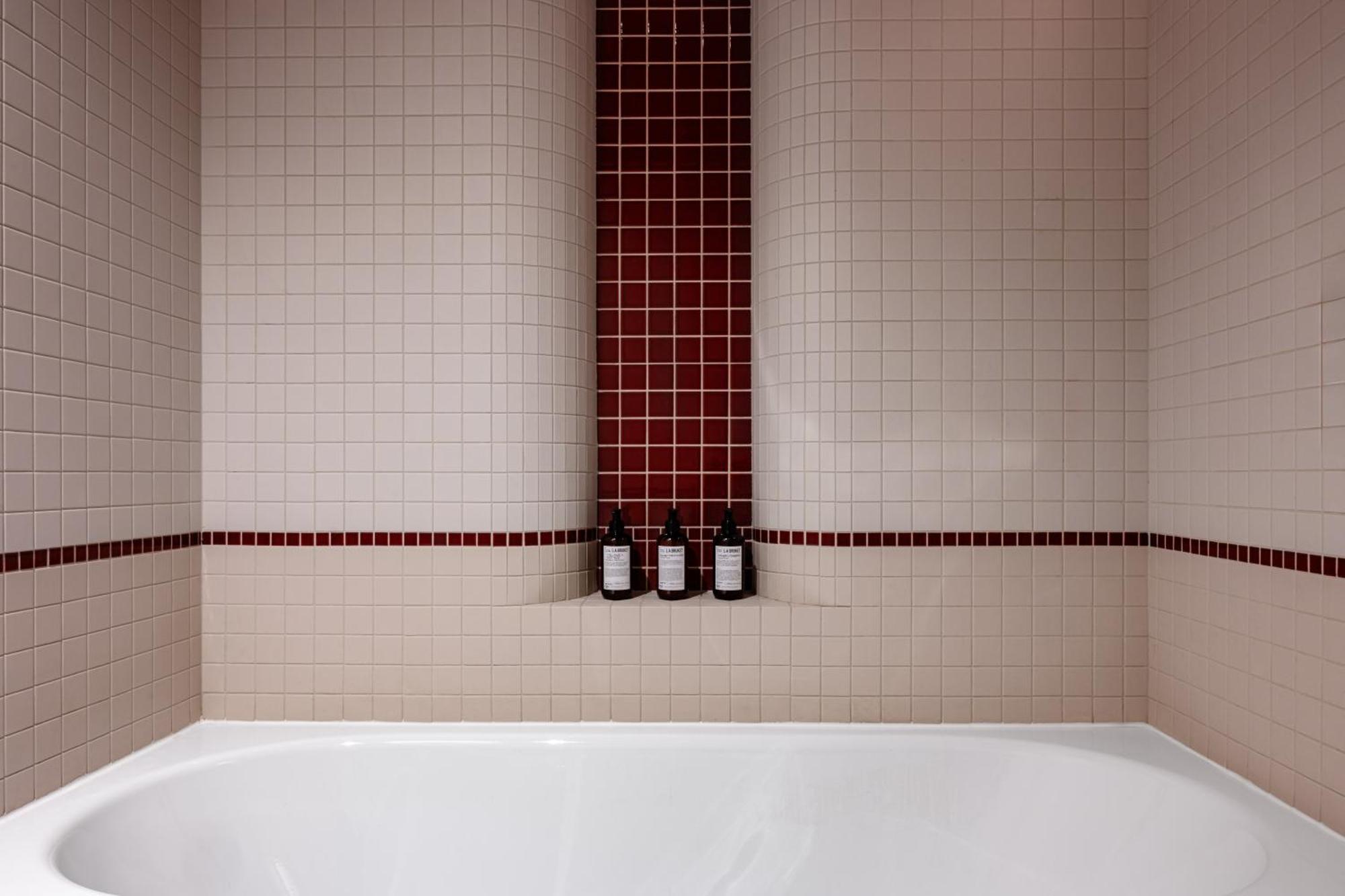 Deluxe Room,1648967242:JPEG