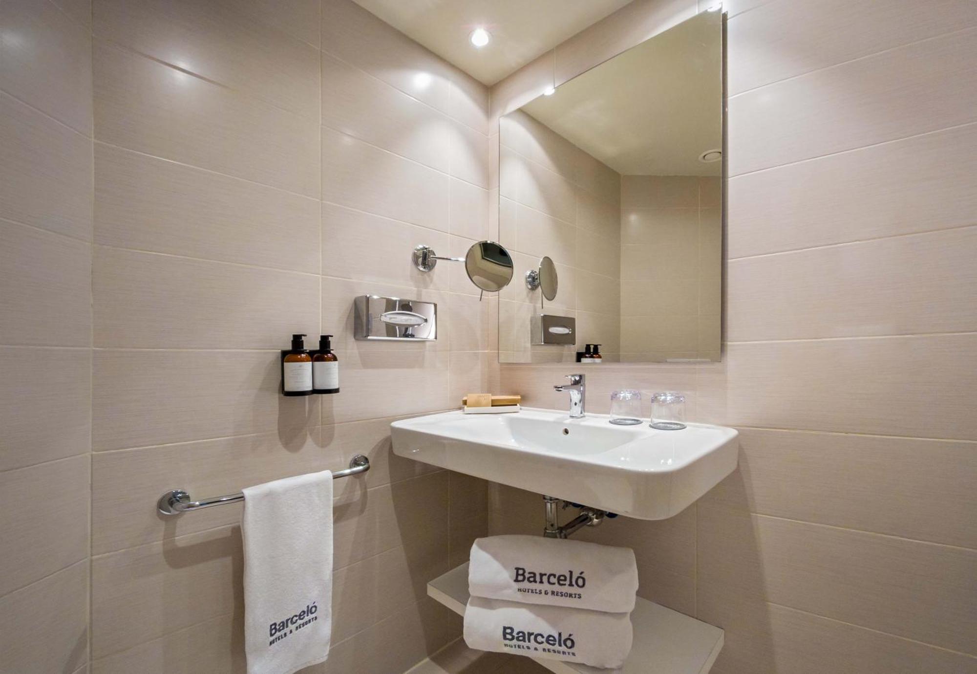 Deluxe Single Room,1746822542:JPEG