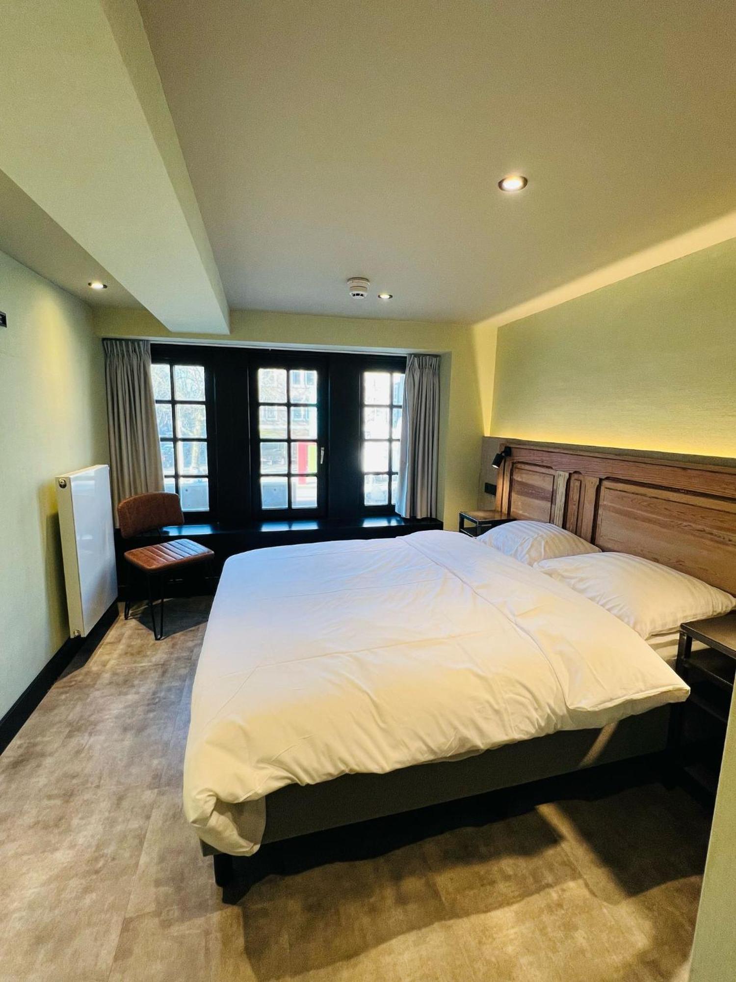 Double Room Private Bathroom