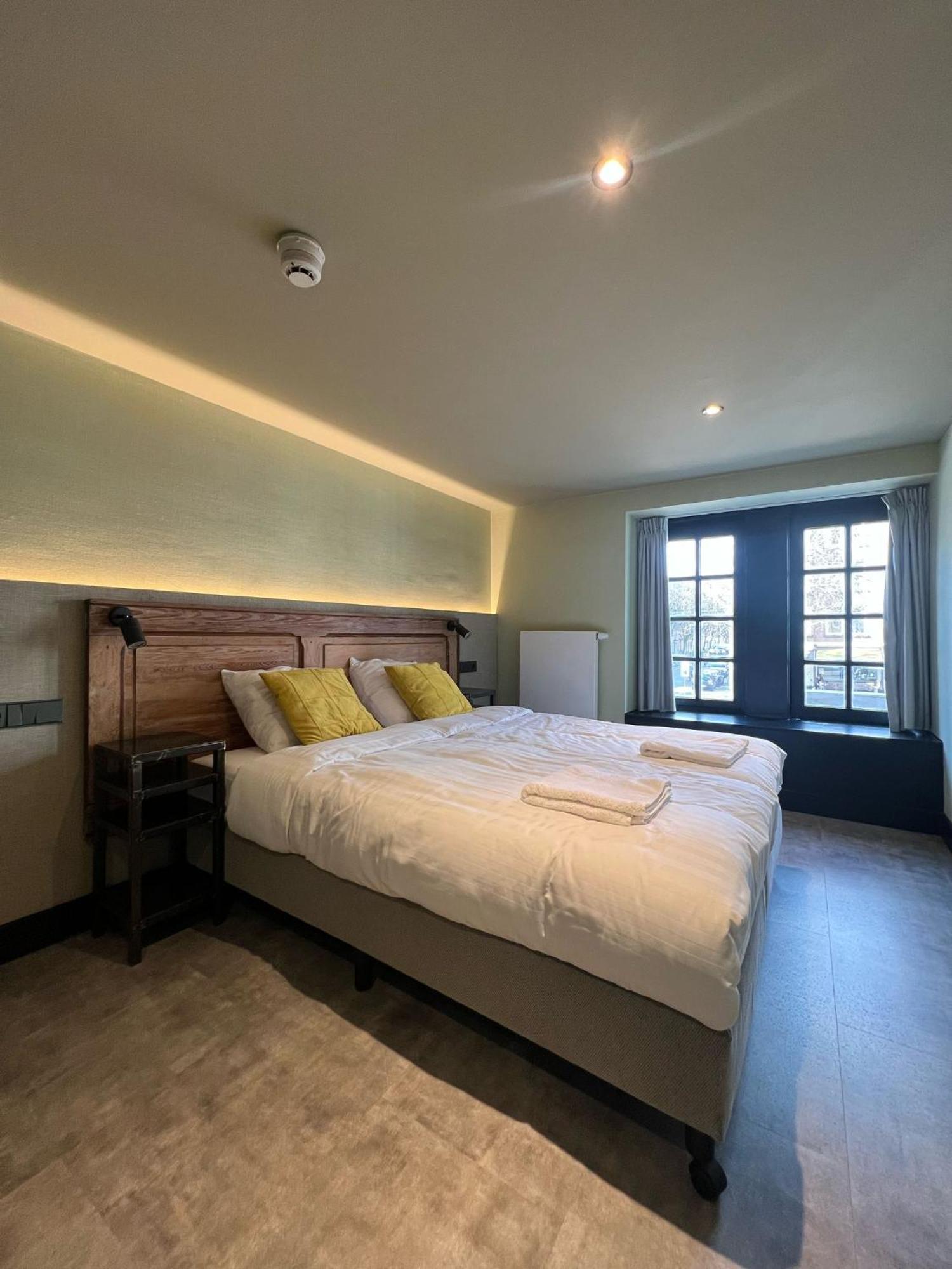 Double Room Private Bathroom