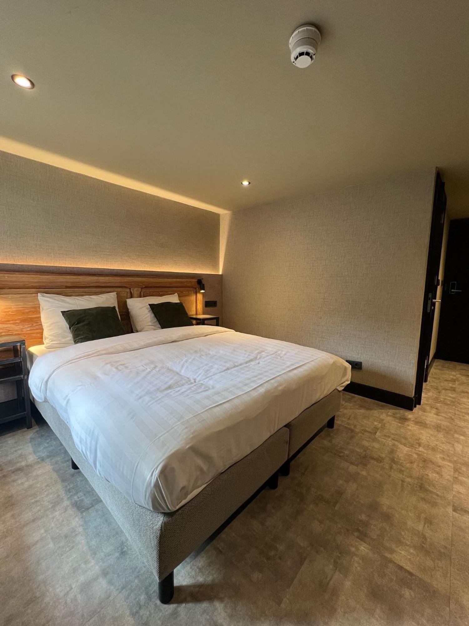 Double Room Private Bathroom