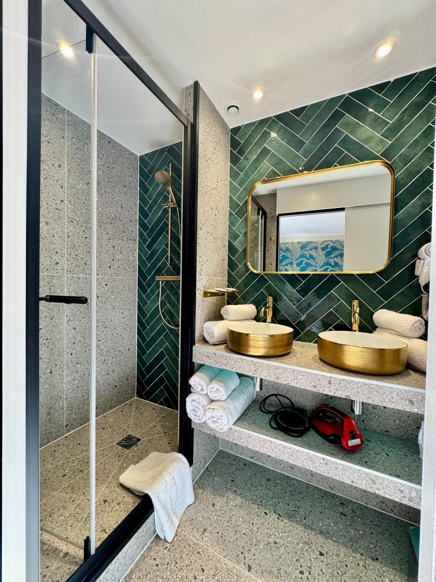 Room Gold Premium