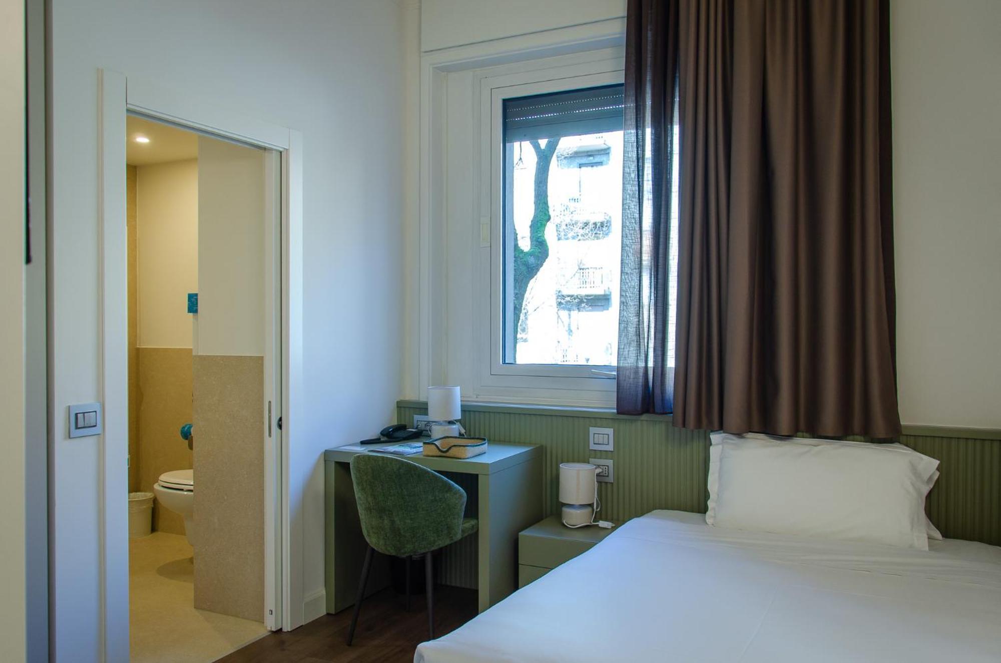 Værelse med queensize-seng