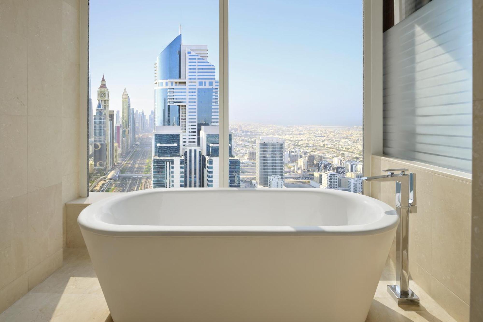 Deluxe Twin Room City View Club Room
