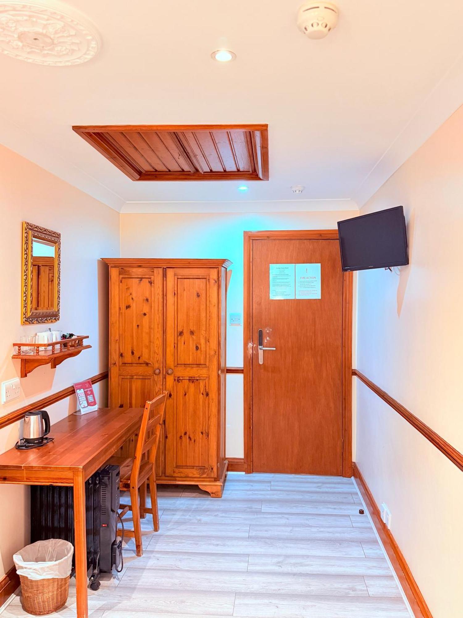 Double Room,1655272401:JPEG