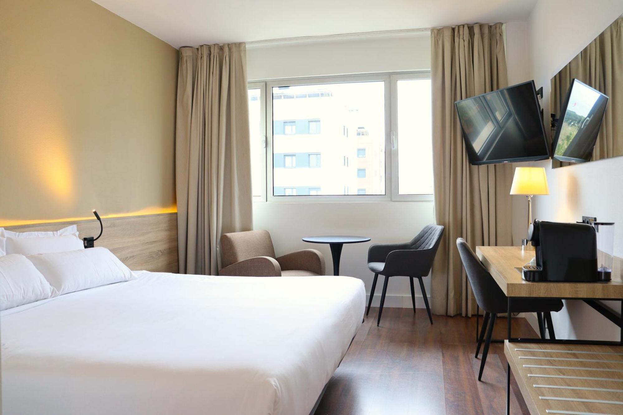 Superior Room with Partial Sea View,1656170606:JPEG