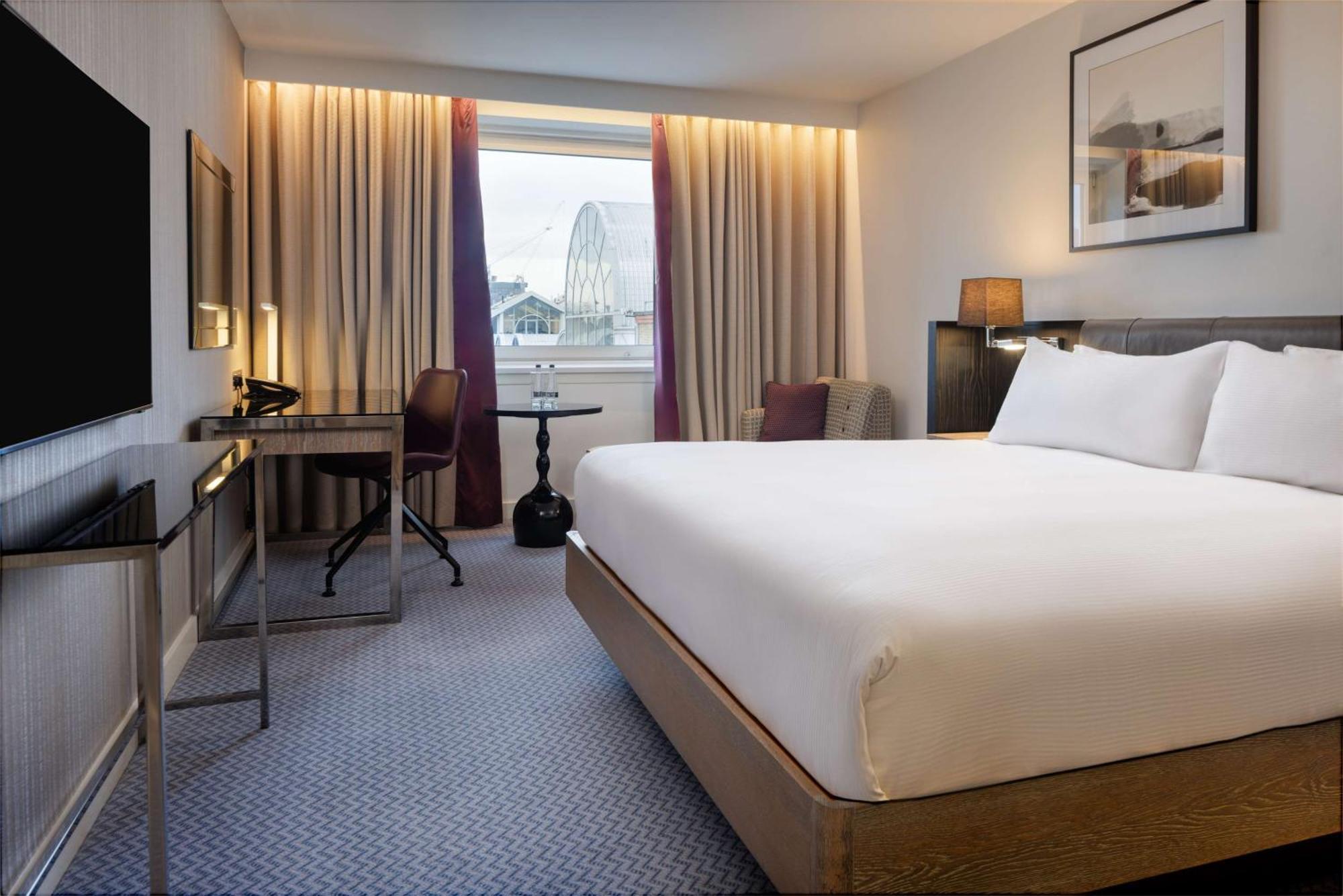 Executive King Suite Lounge Access