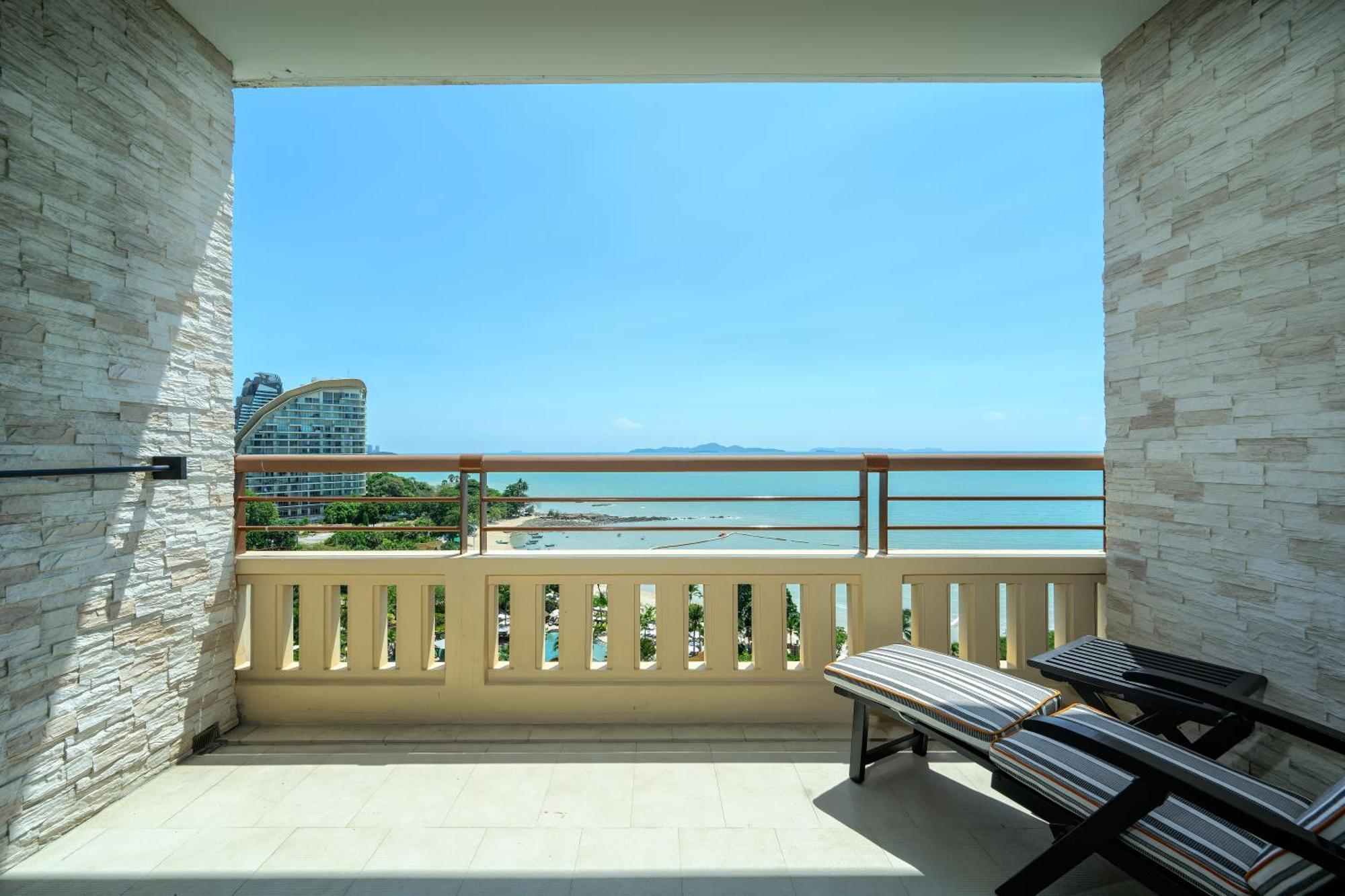 Club Mirage Premium Deluxe Ocean View King