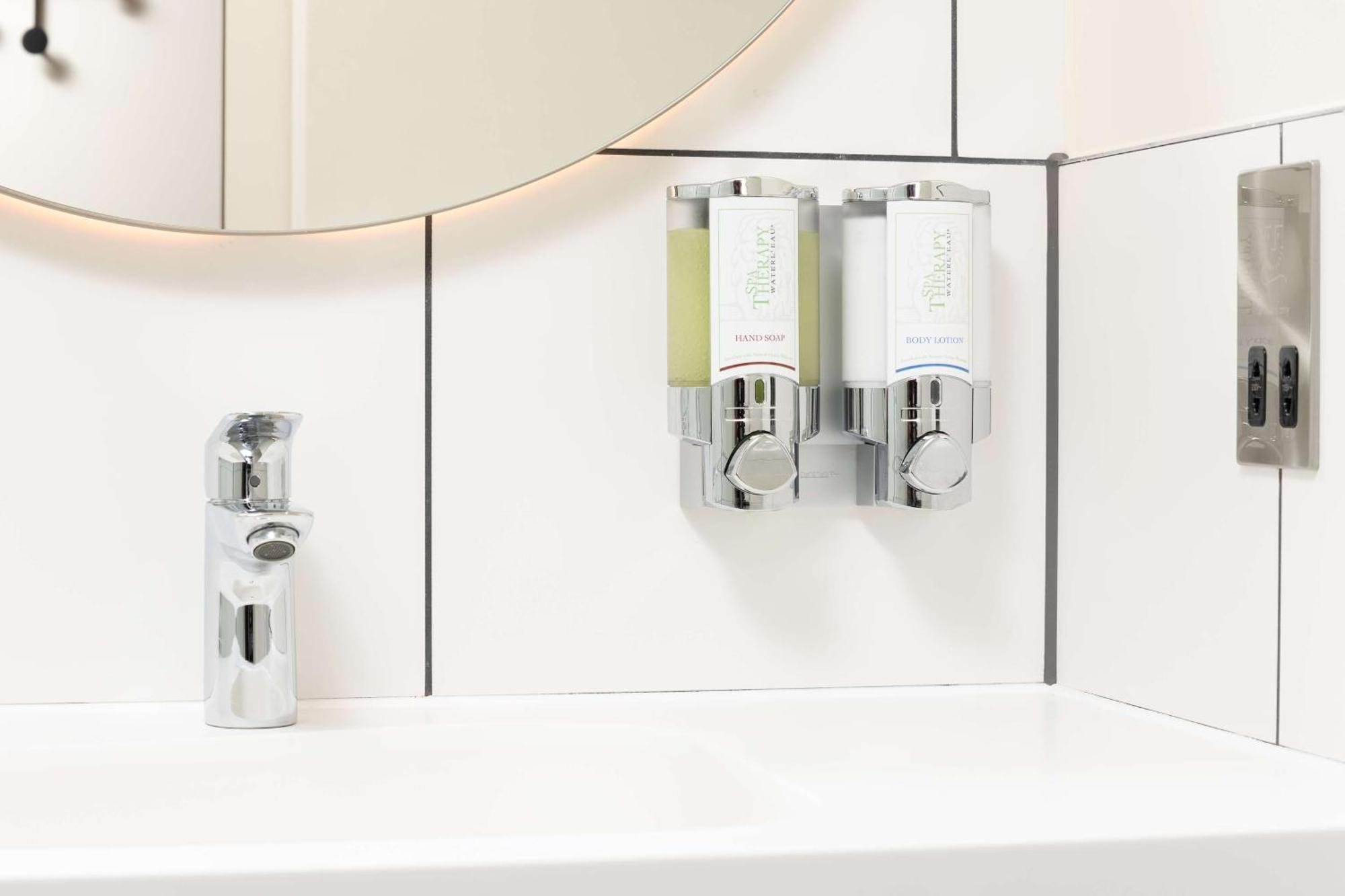 Queen Family Room,1657134769:JPEG