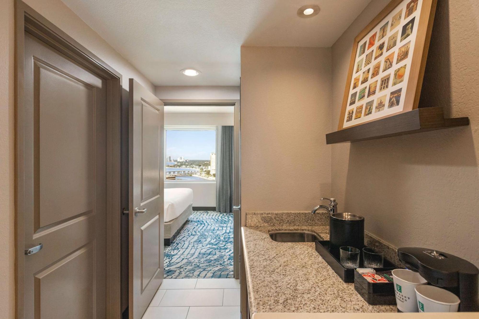 King Suite with Water View - Non-Smoking,1657148338:JPEG