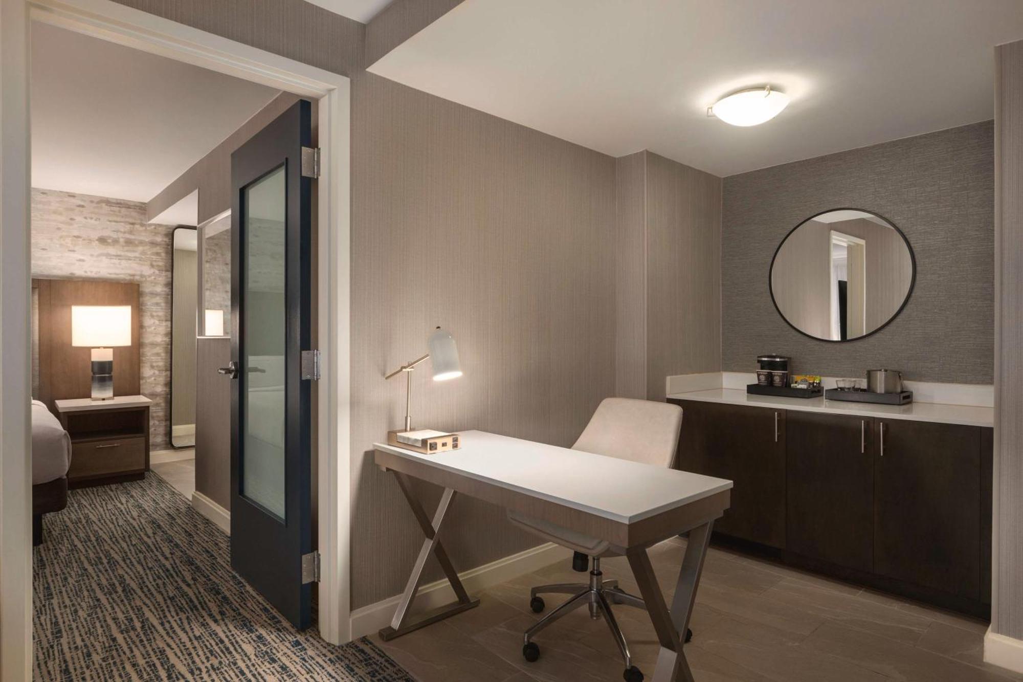KING ONE BEDROOM SUITE