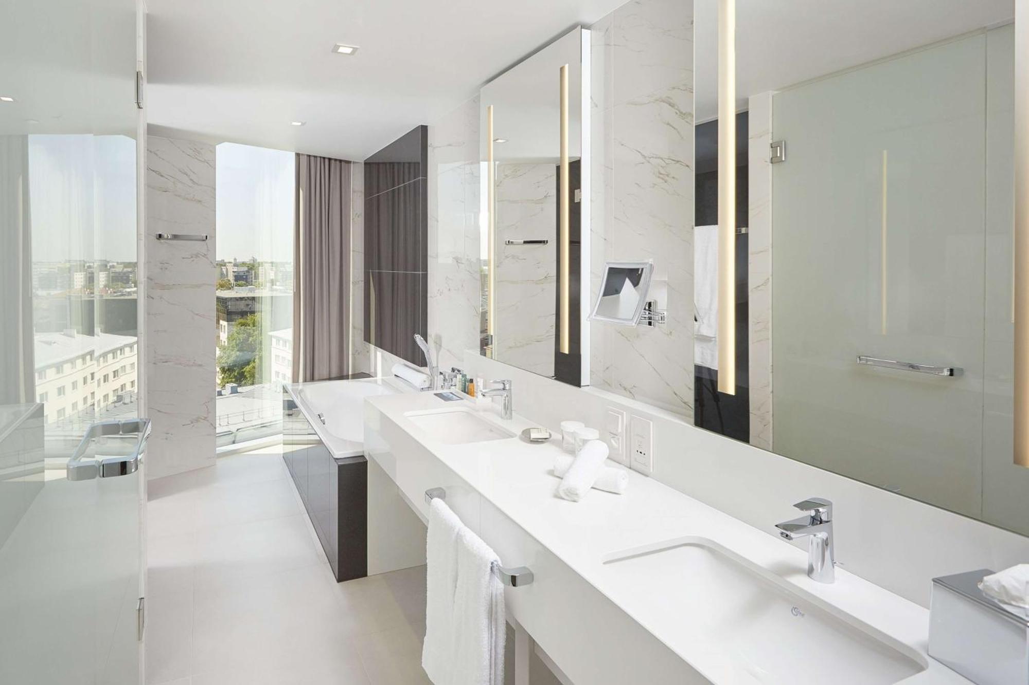 Corner Junior King Suite