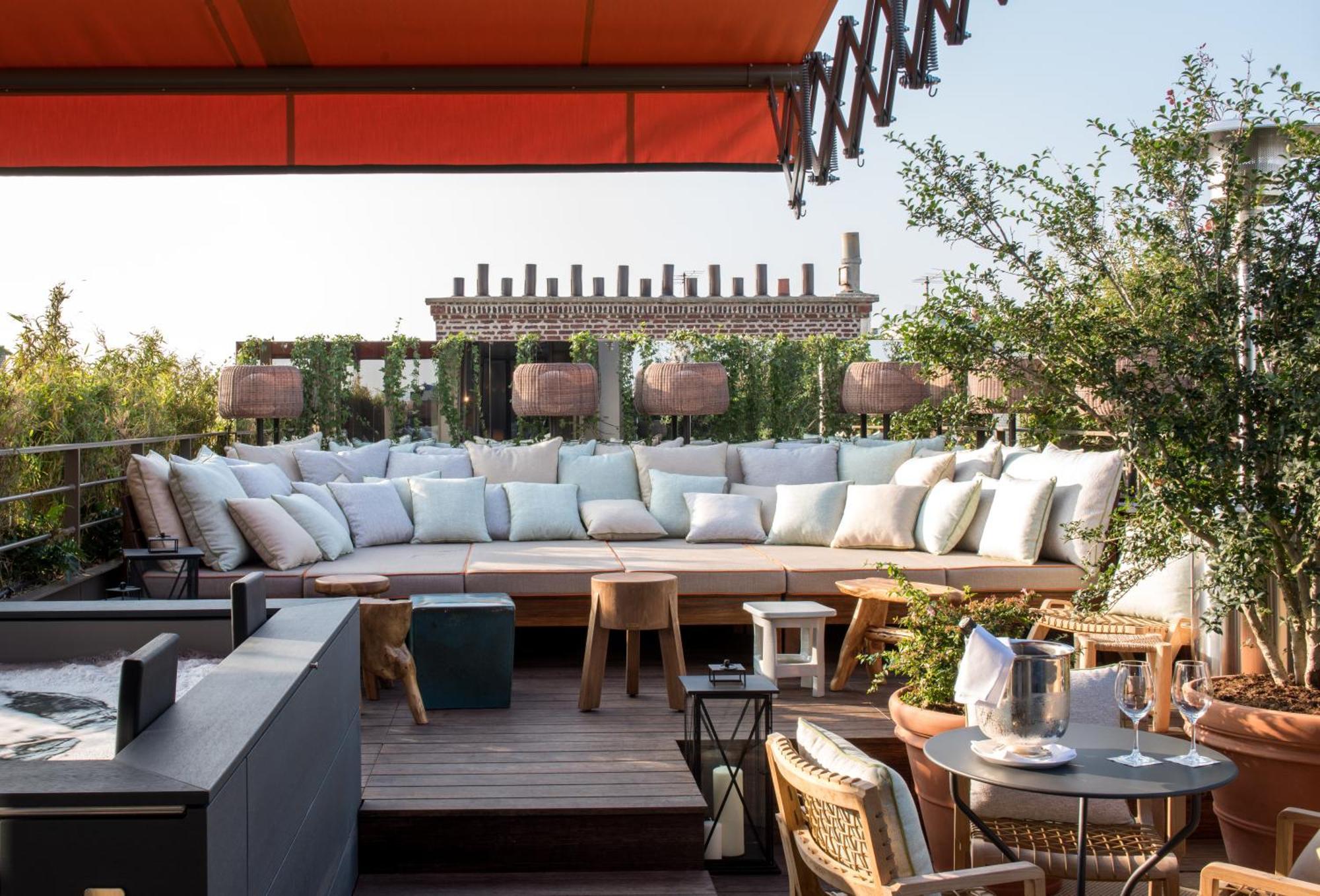 Two-Bedroom Suite Eiffel Tower view Terrace