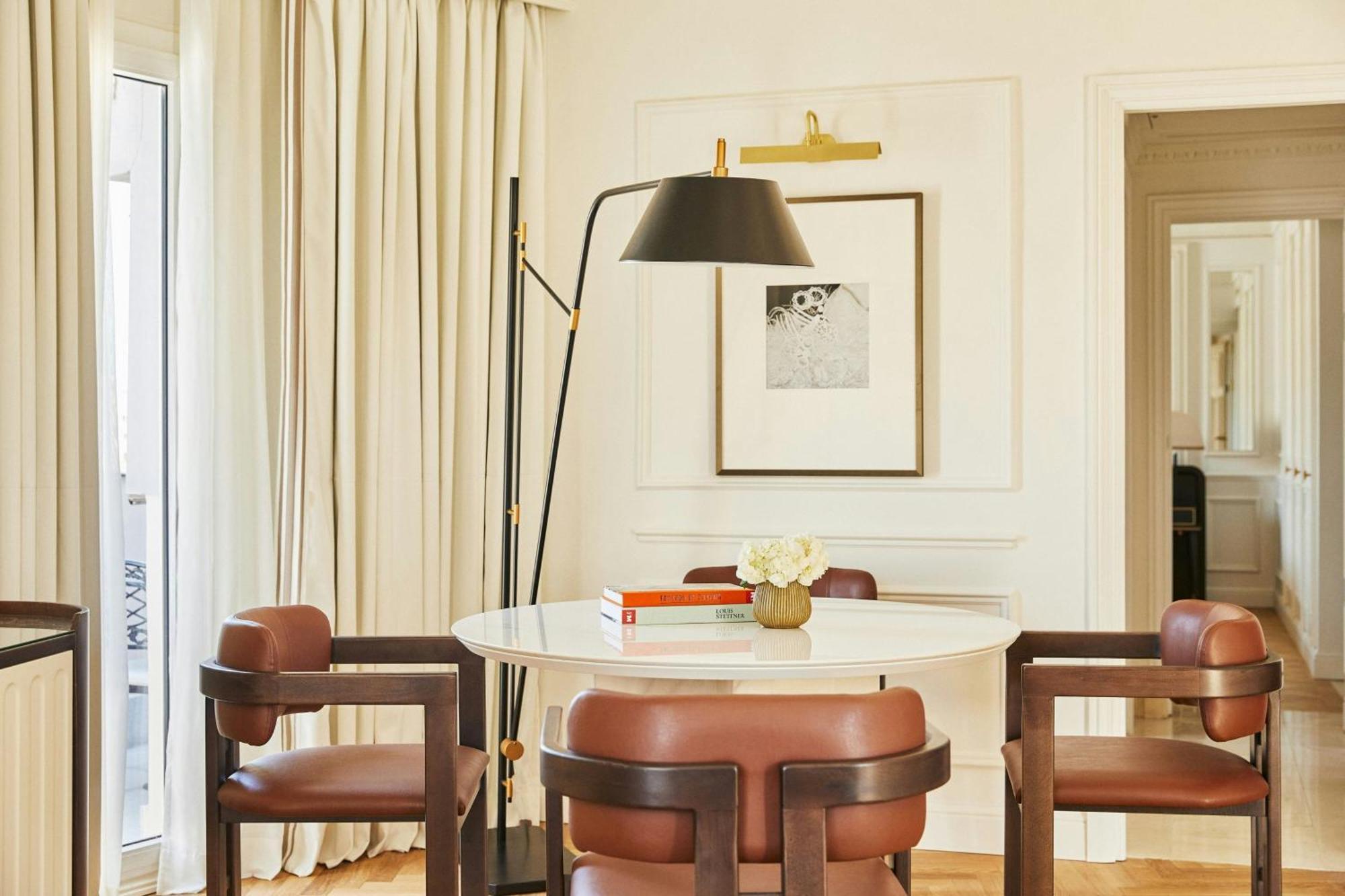 One-Bedroom Cortes King Suite with Parliament View,1658066422:JPEG