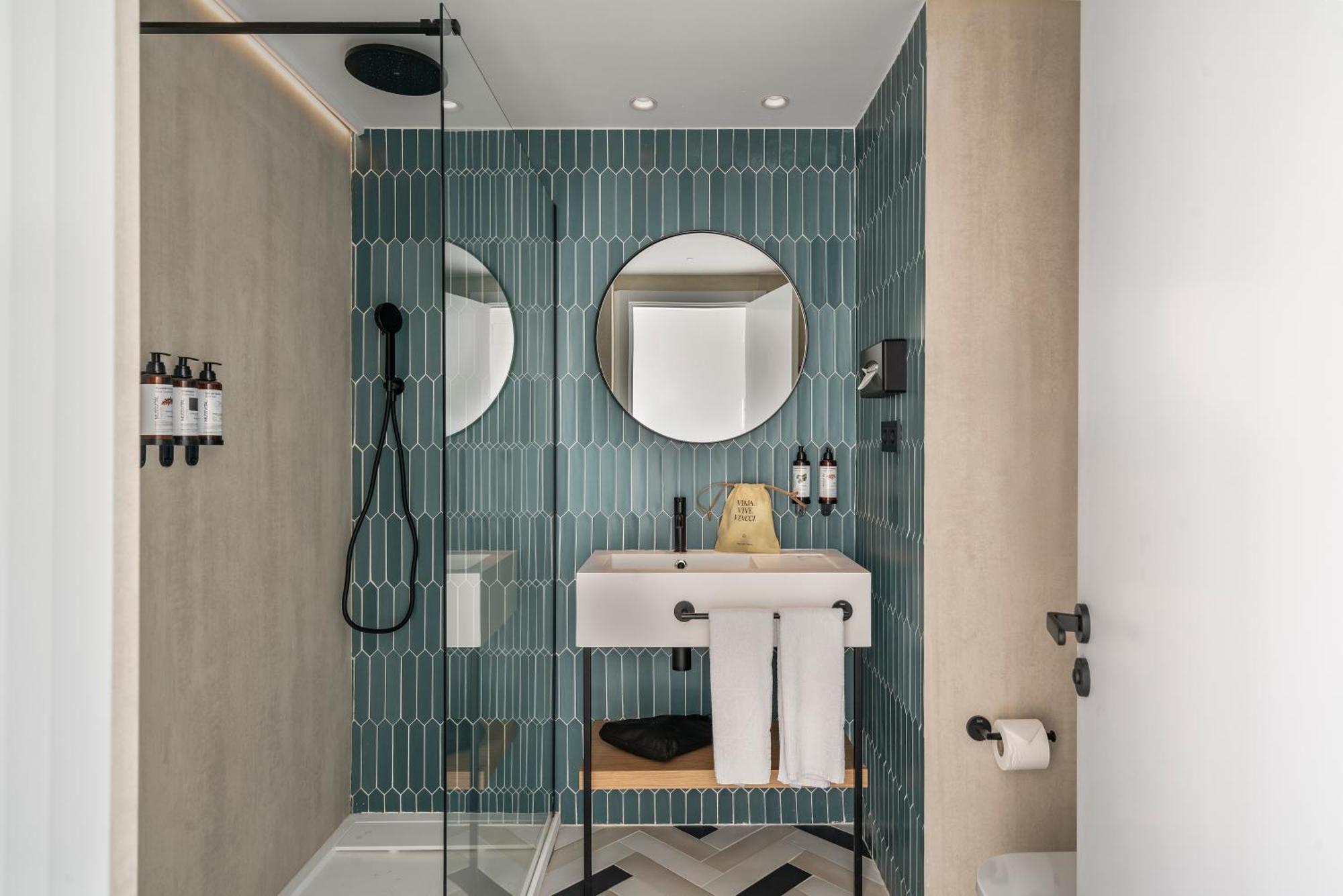 Vincci Room